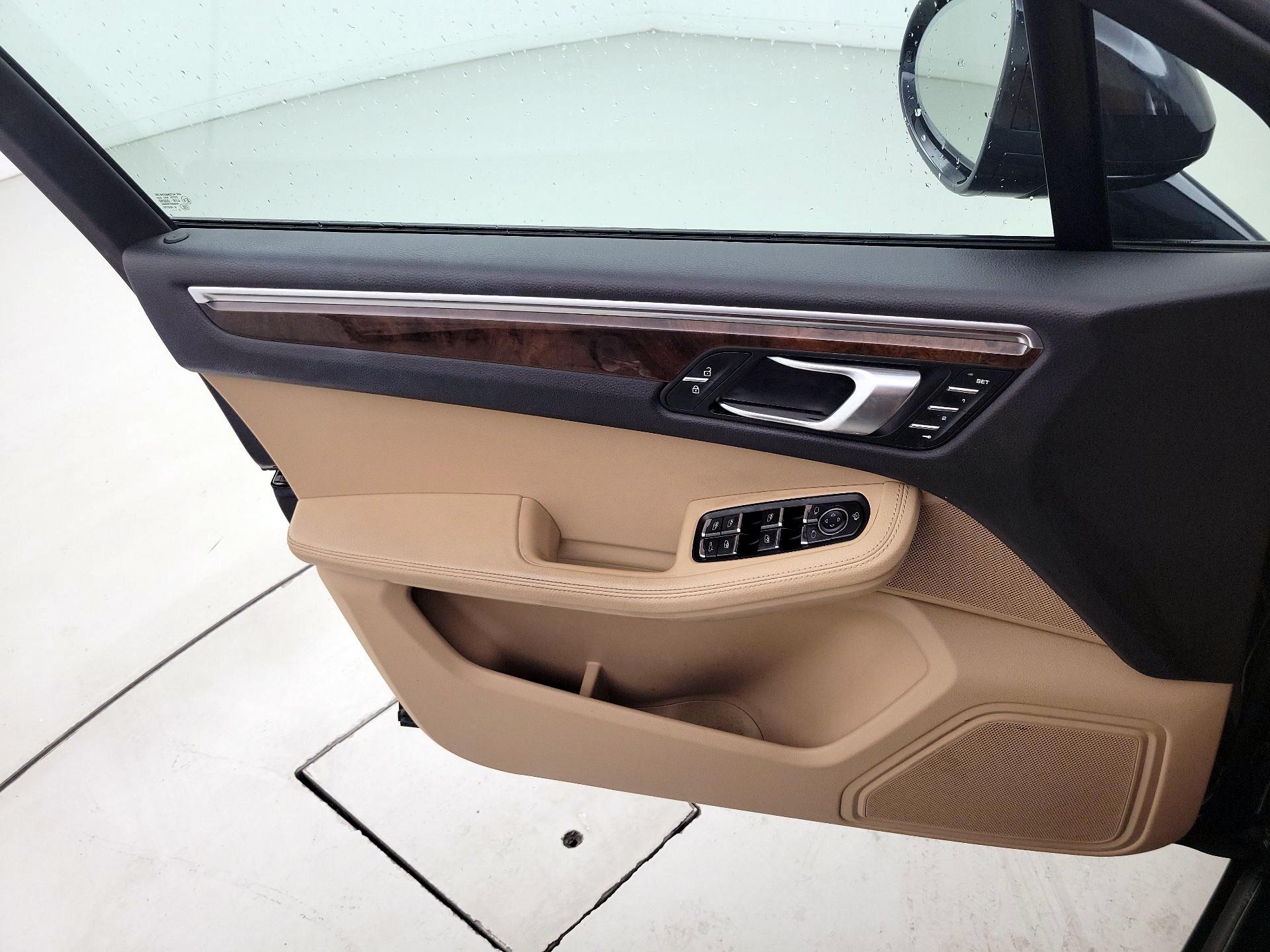 Thumbnail: 2023 Porsche Macan - 12