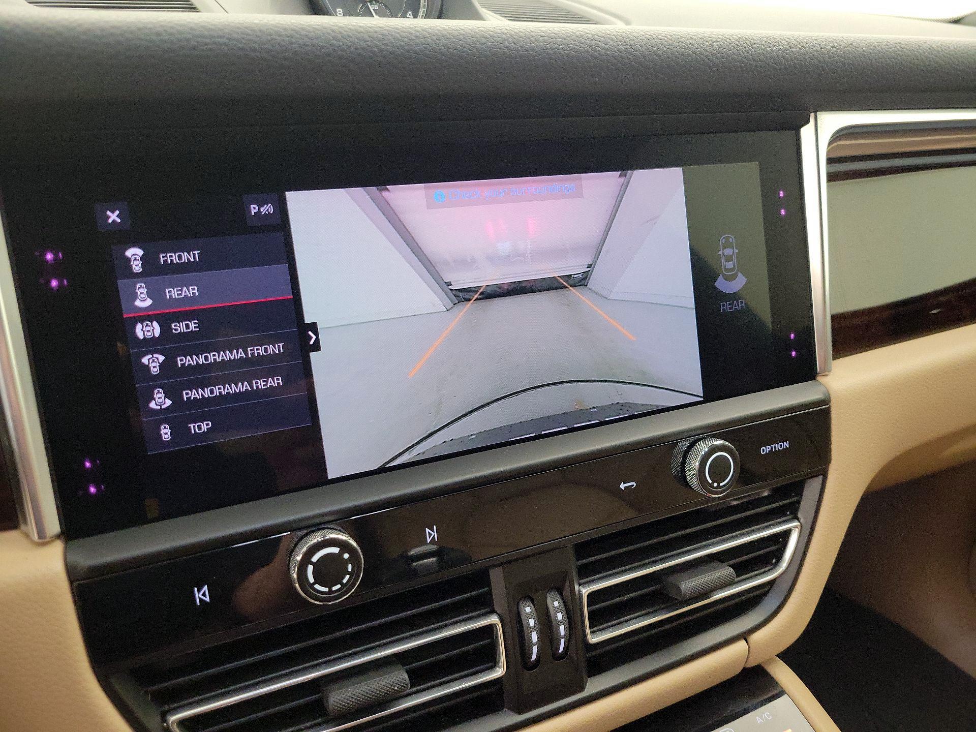 Thumbnail: 2023 Porsche Macan - 15