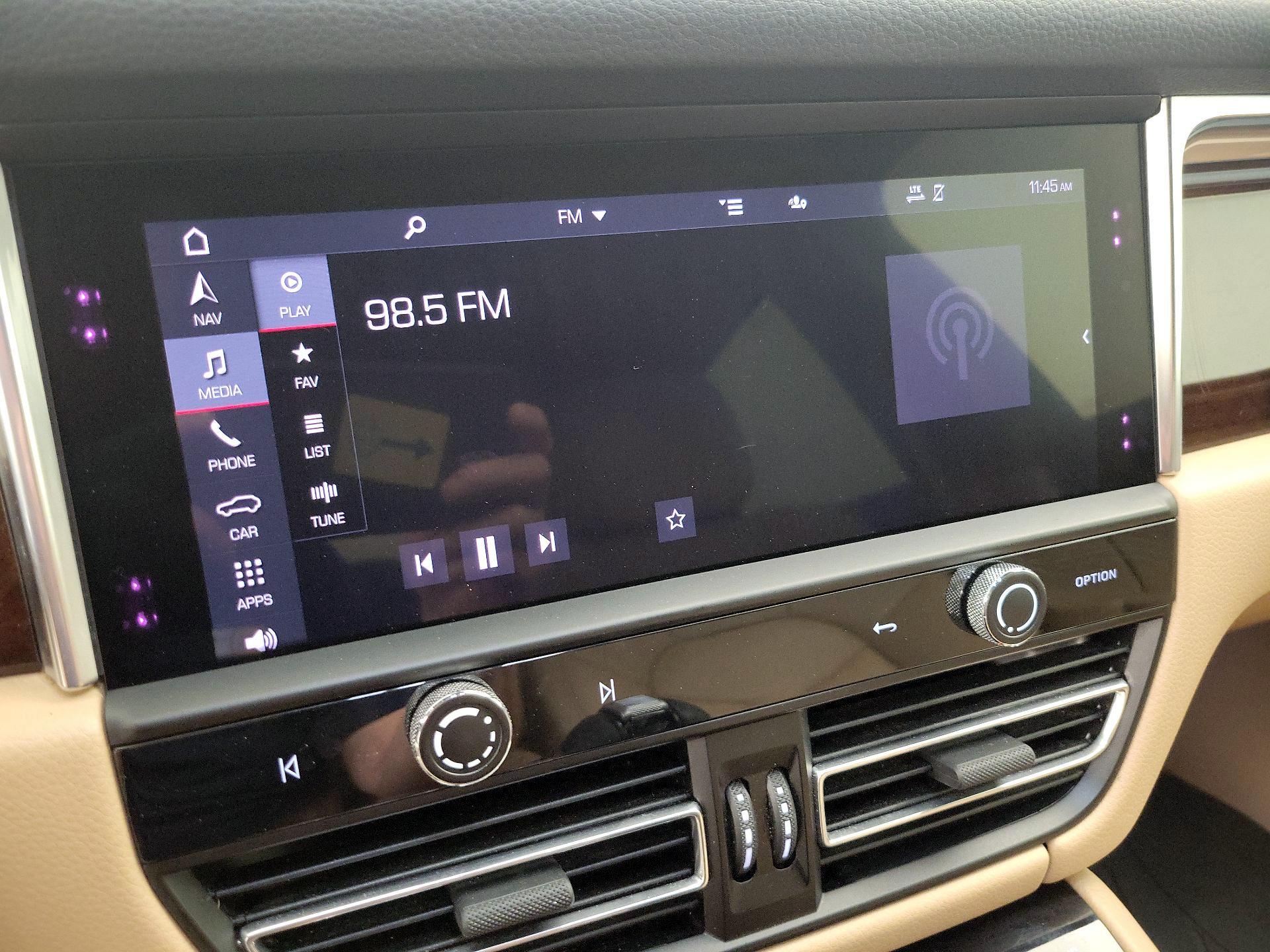 Thumbnail: 2023 Porsche Macan - 16