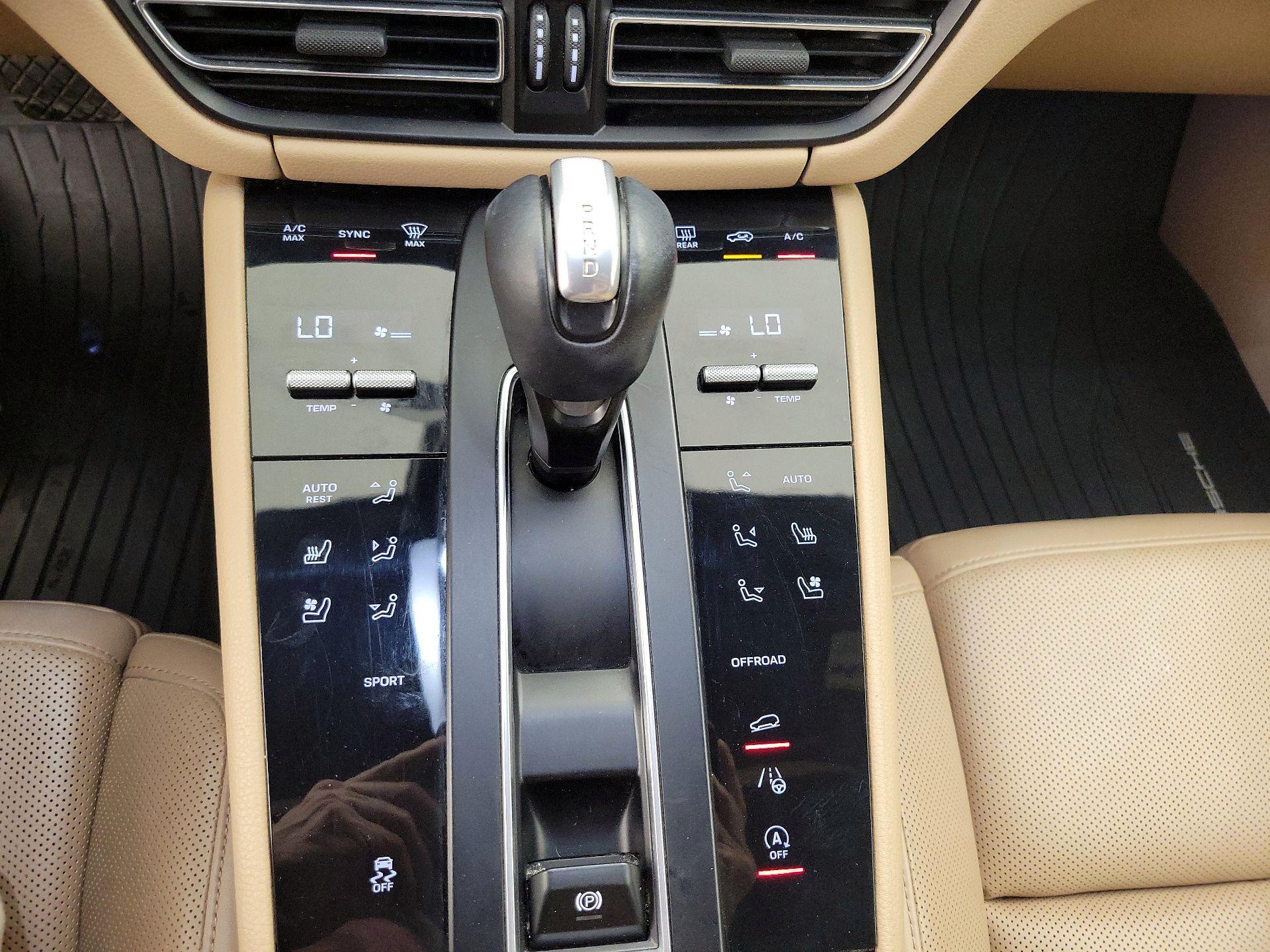 Thumbnail: 2023 Porsche Macan - 18