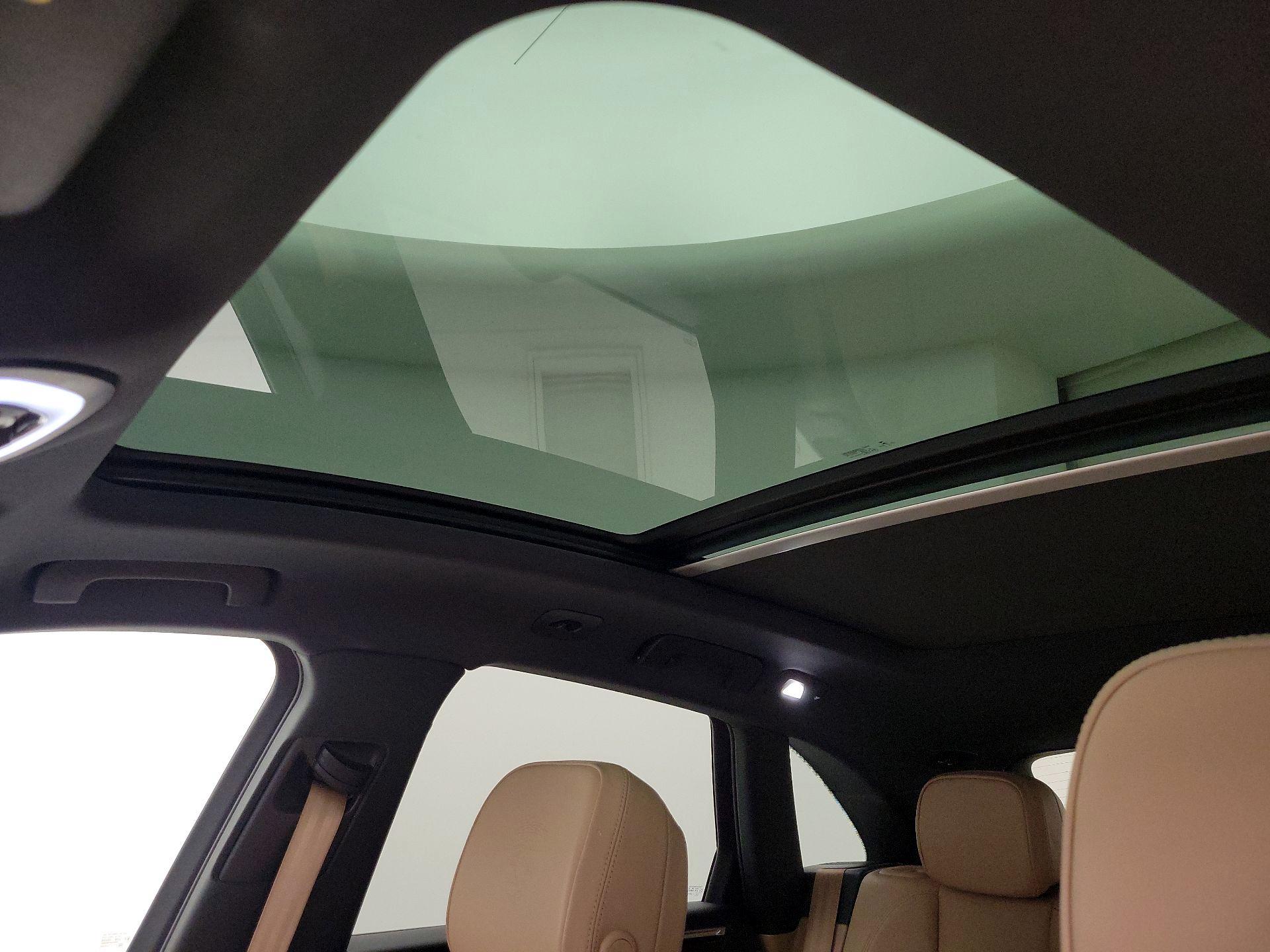 Thumbnail: 2023 Porsche Macan - 20