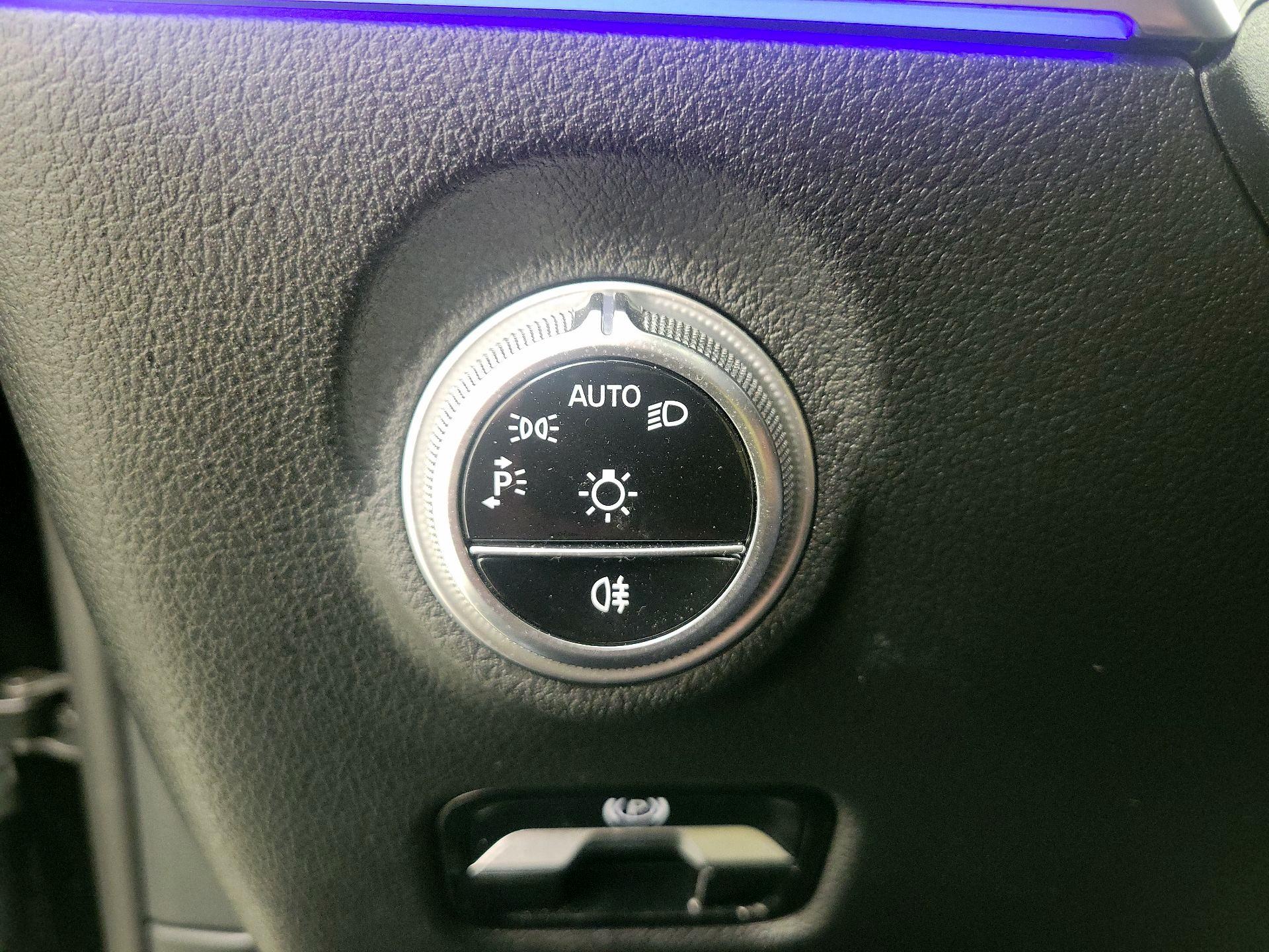 Thumbnail: 2025 Mercedes-Benz C-Class - 13