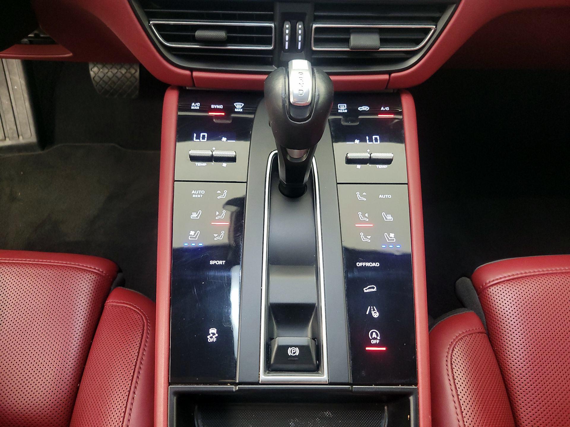 Thumbnail: 2023 Porsche Macan - 17
