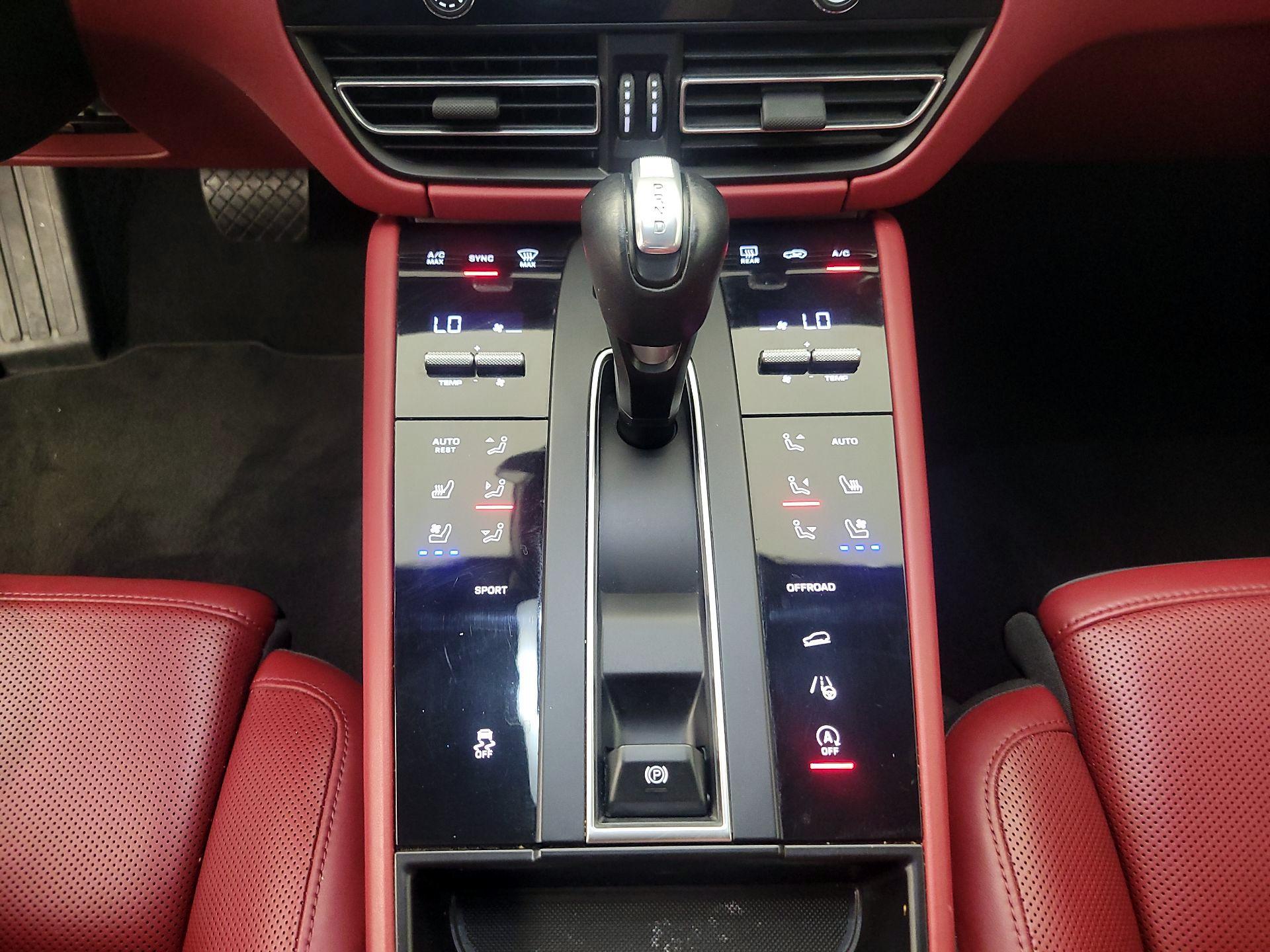 Thumbnail: 2023 Porsche Macan - 18