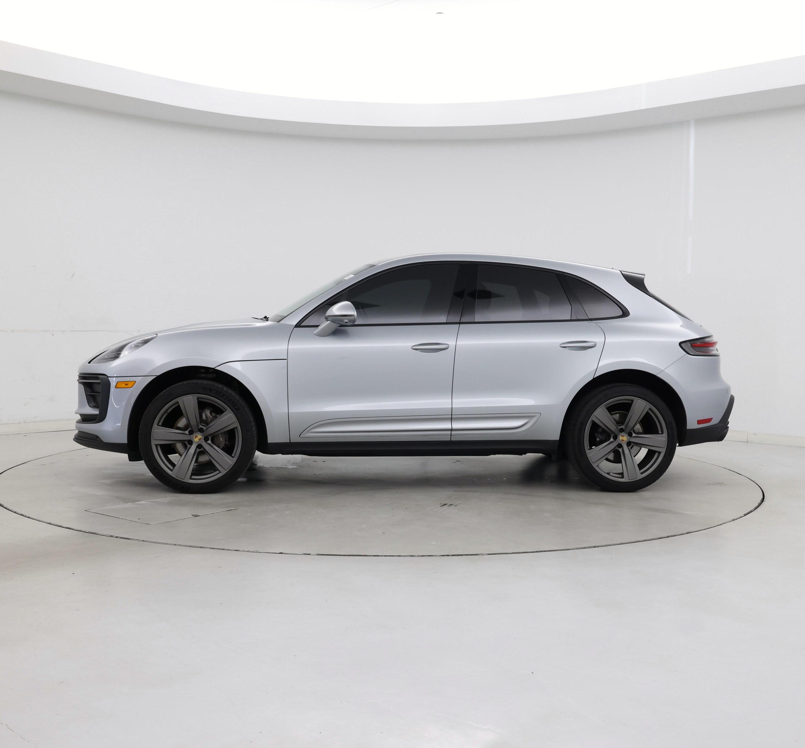 Thumbnail: 2023 Porsche Macan - 3