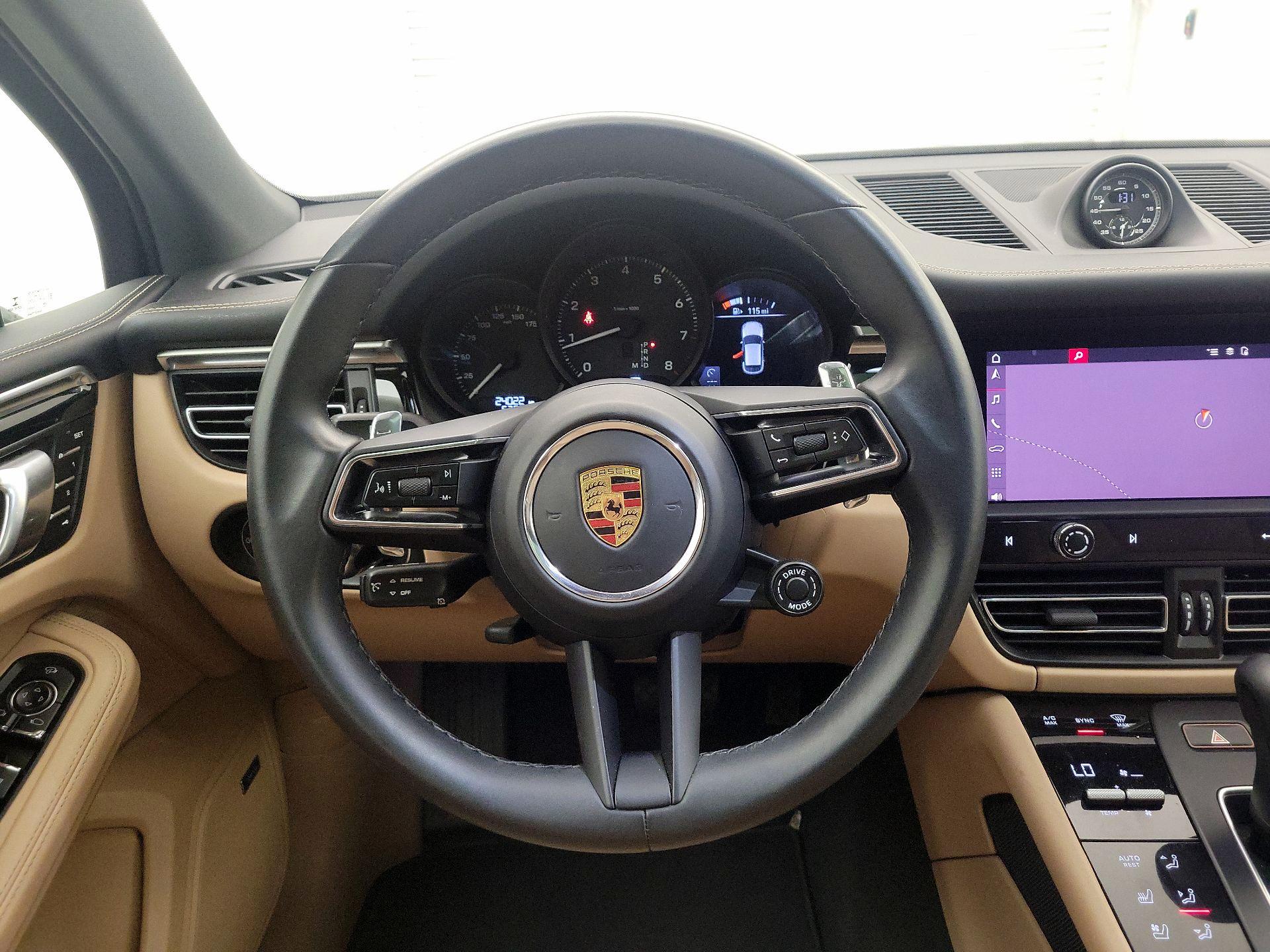 Thumbnail: 2022 Porsche Macan - 10