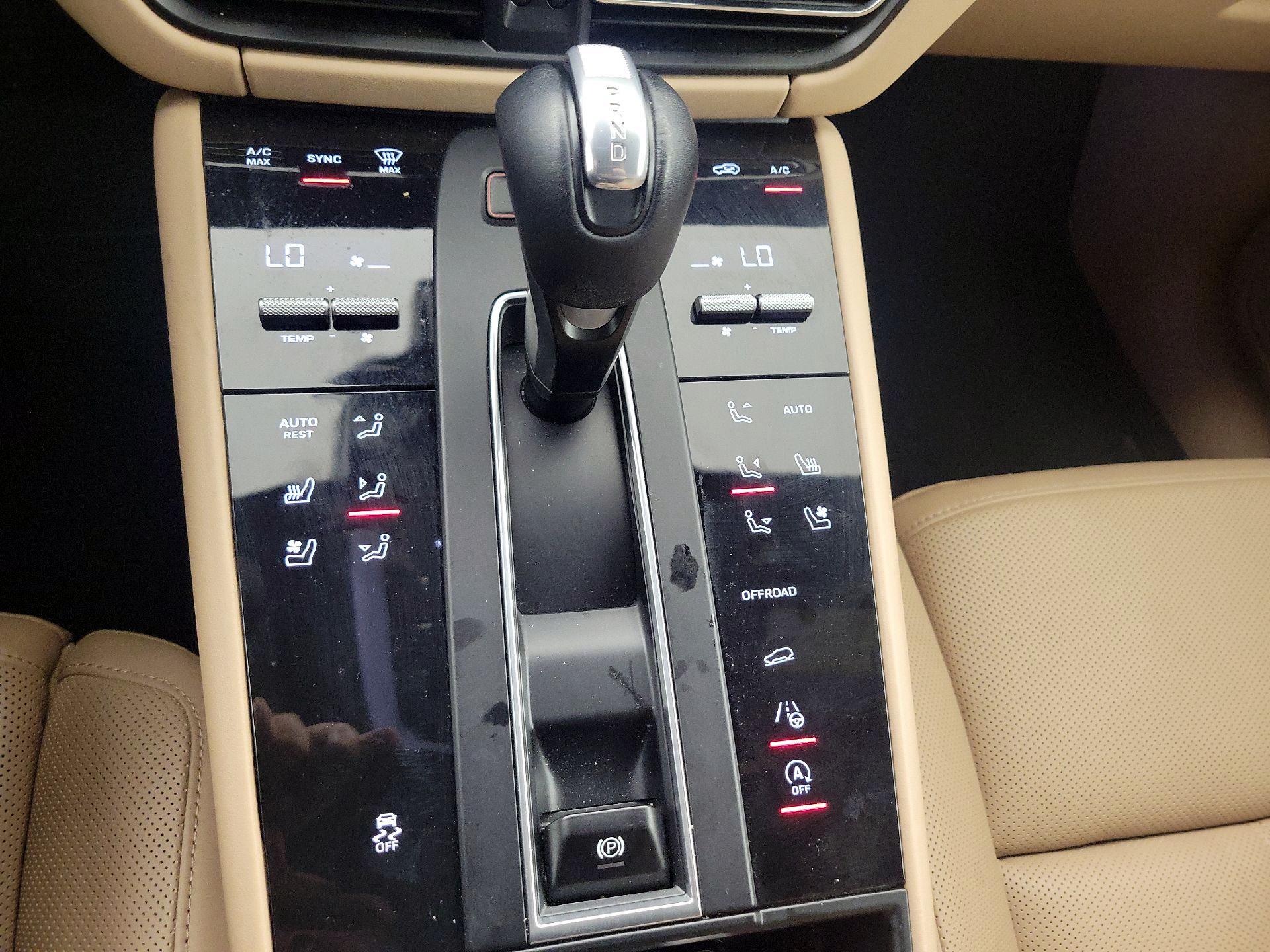 Thumbnail: 2022 Porsche Macan - 17