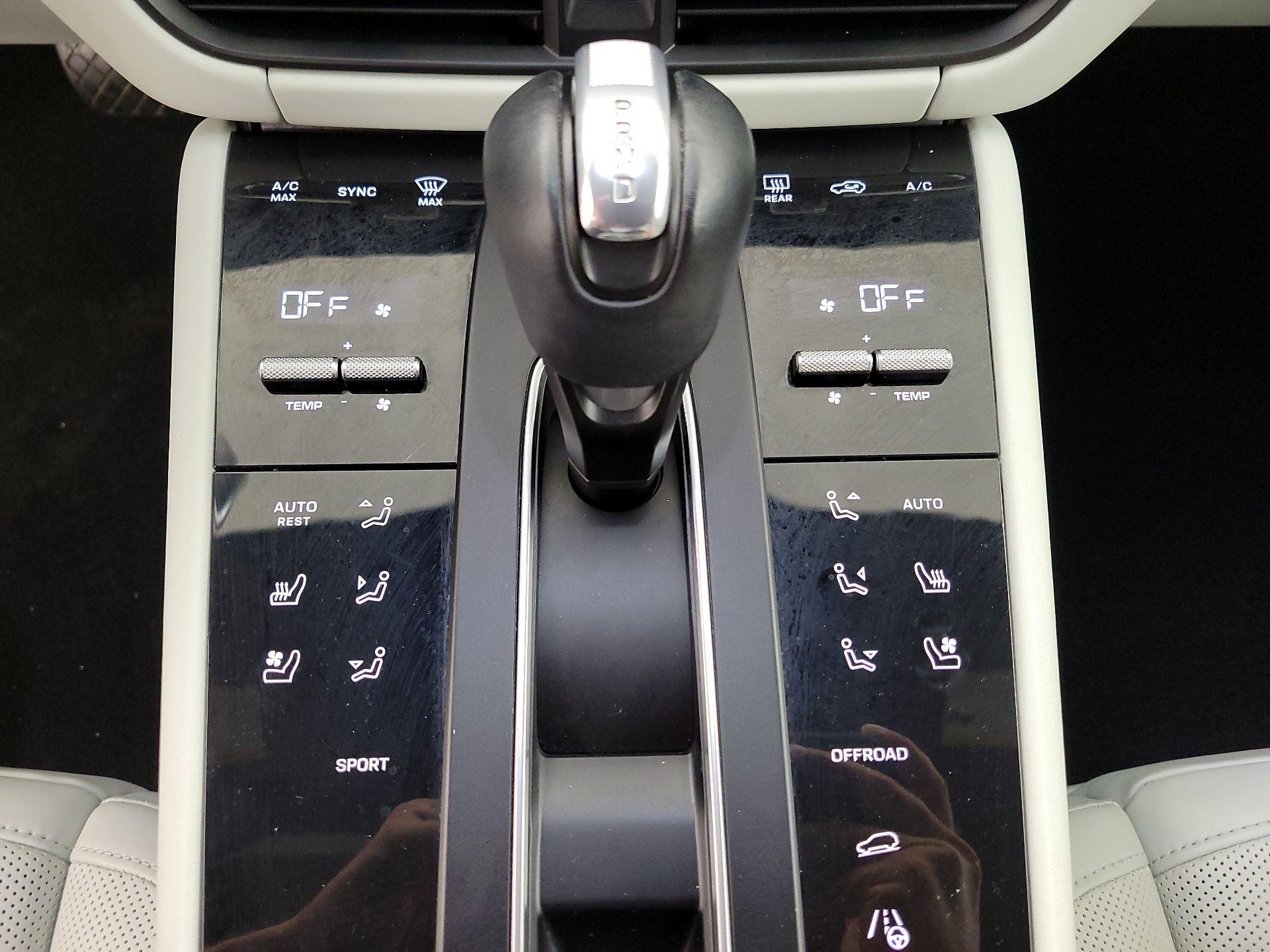 Thumbnail: 2022 Porsche Macan - 17