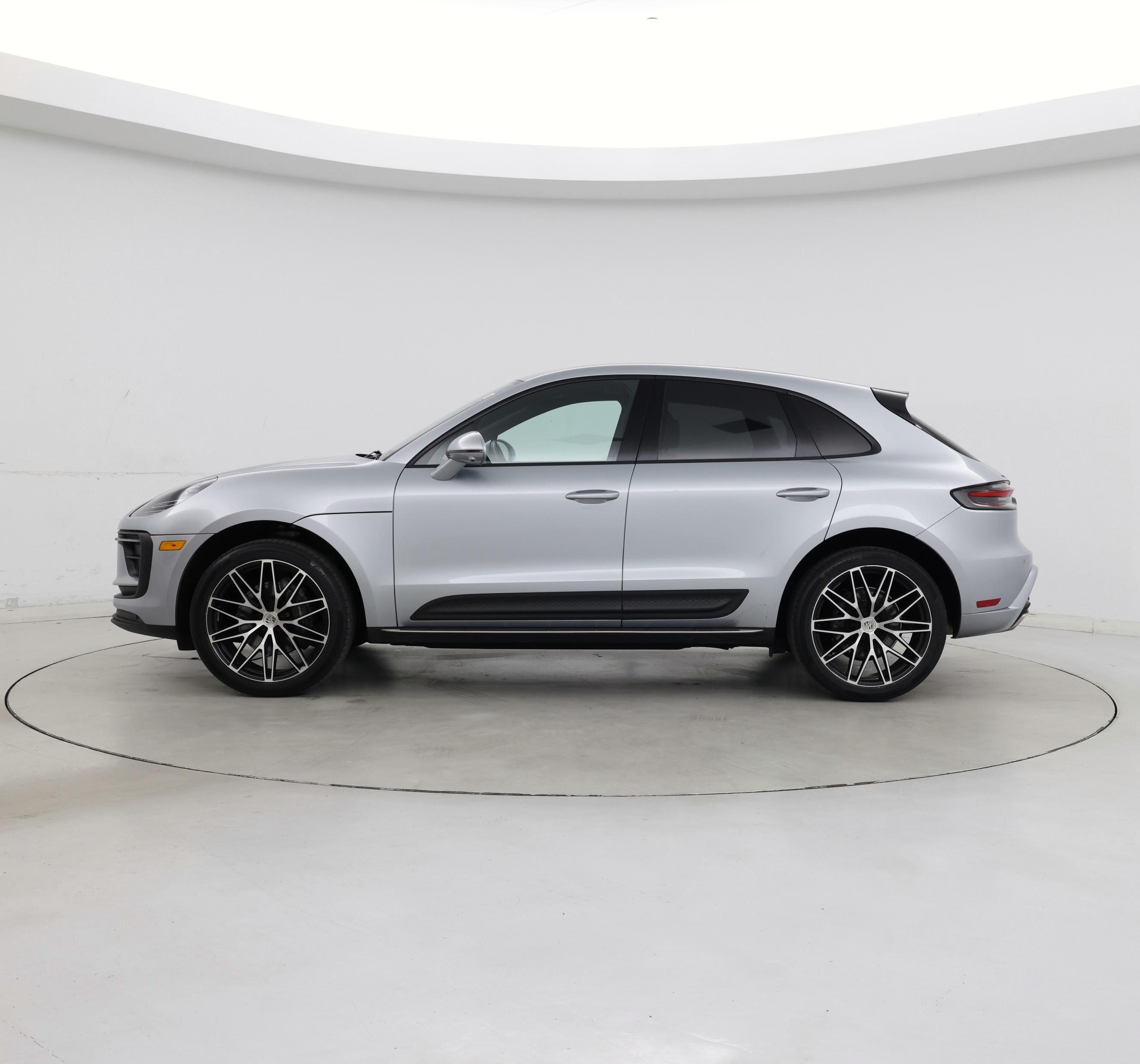 Thumbnail: 2022 Porsche Macan - 3