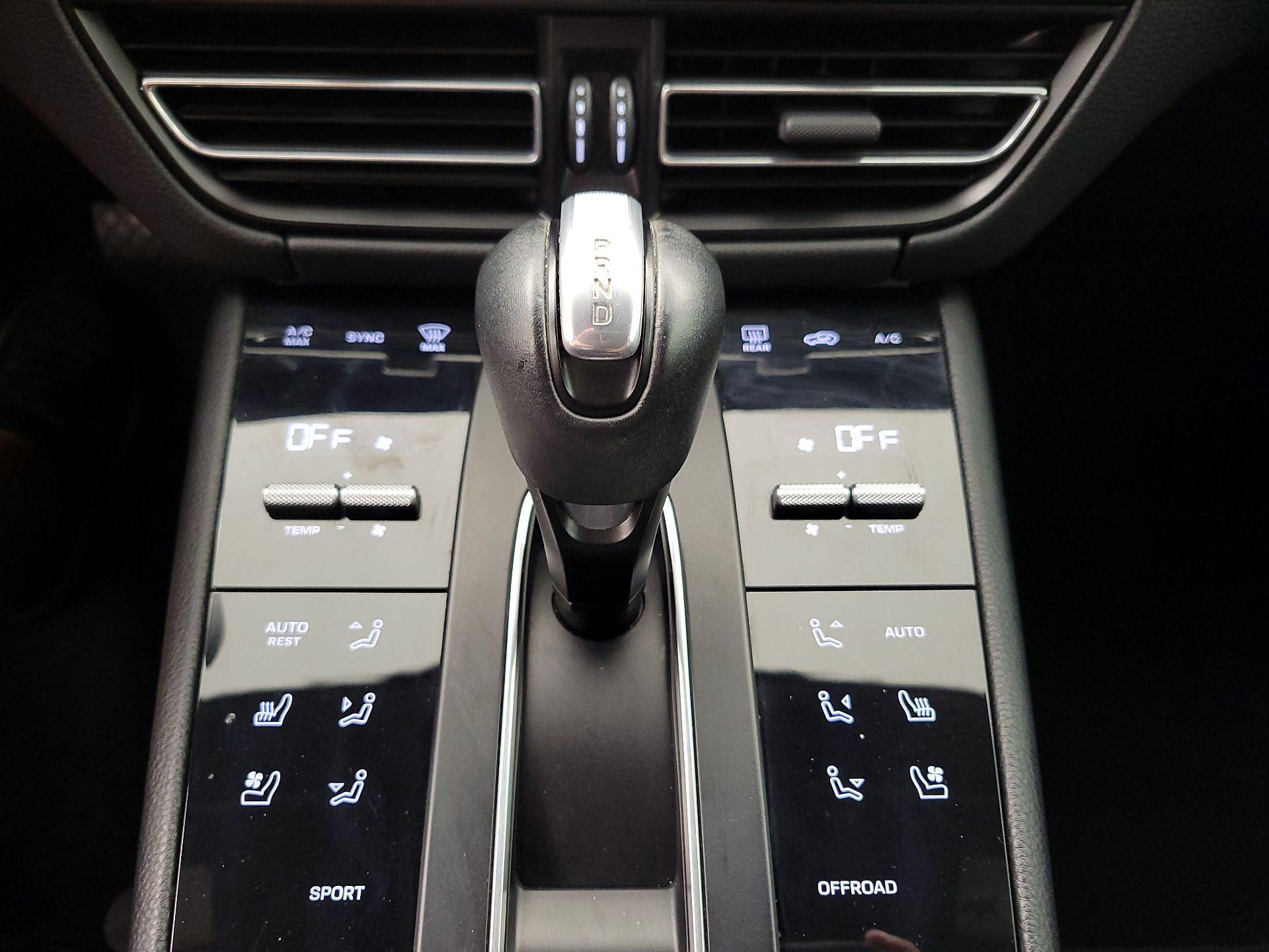 Thumbnail: 2022 Porsche Macan - 16