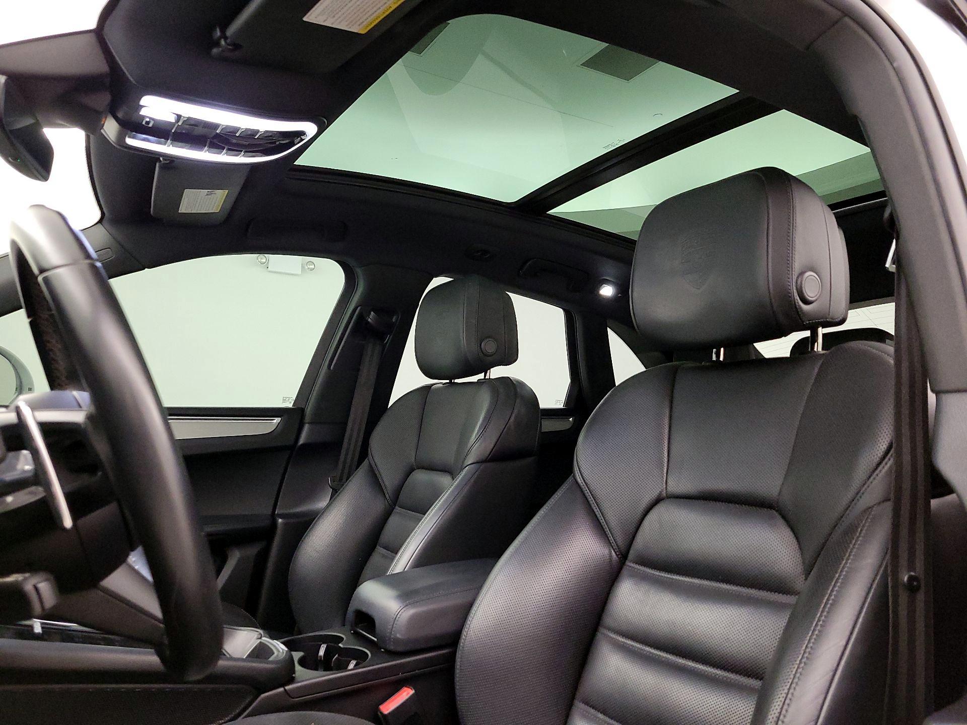 Thumbnail: 2022 Porsche Macan - 18