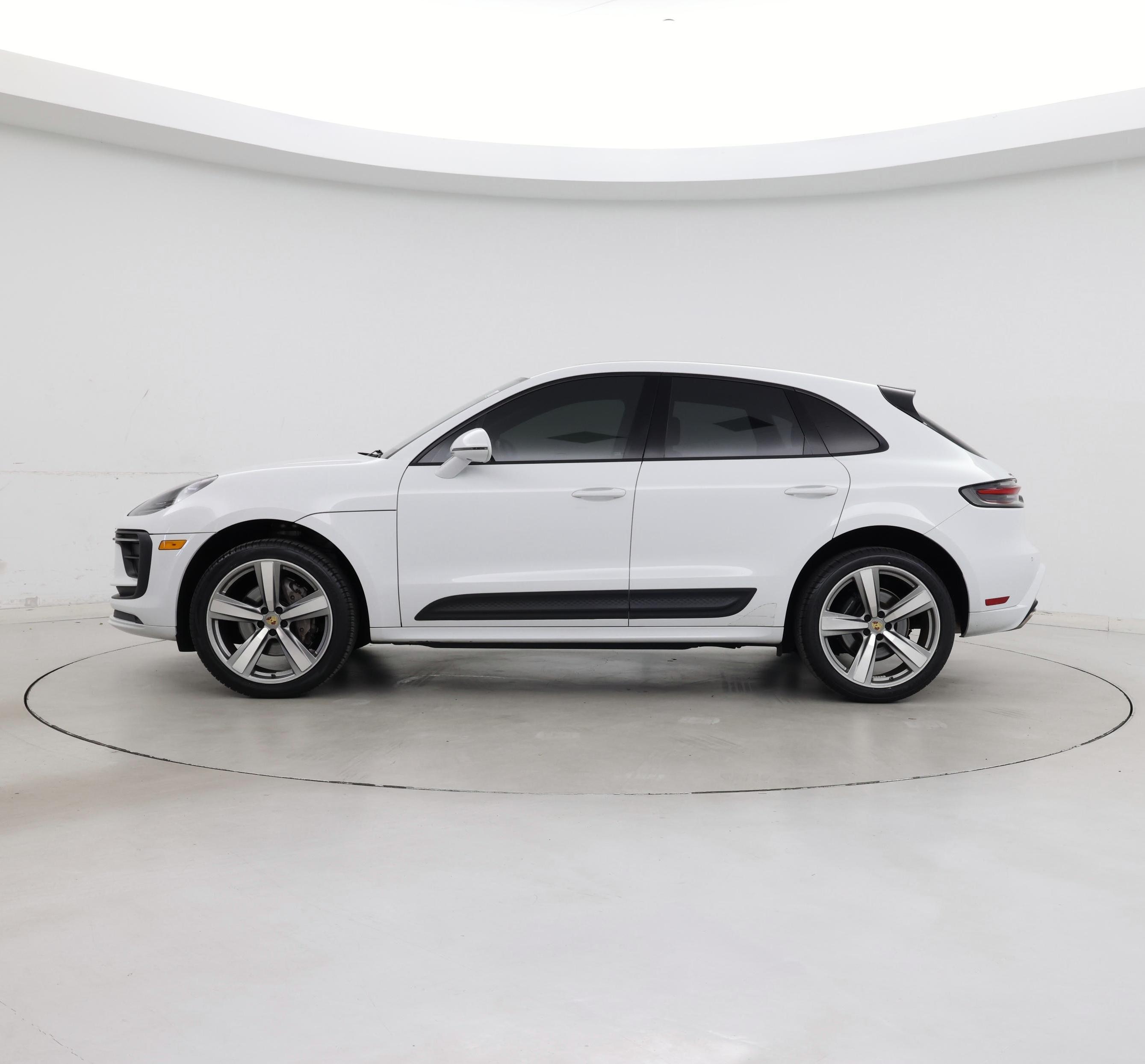 Thumbnail: 2022 Porsche Macan - 3