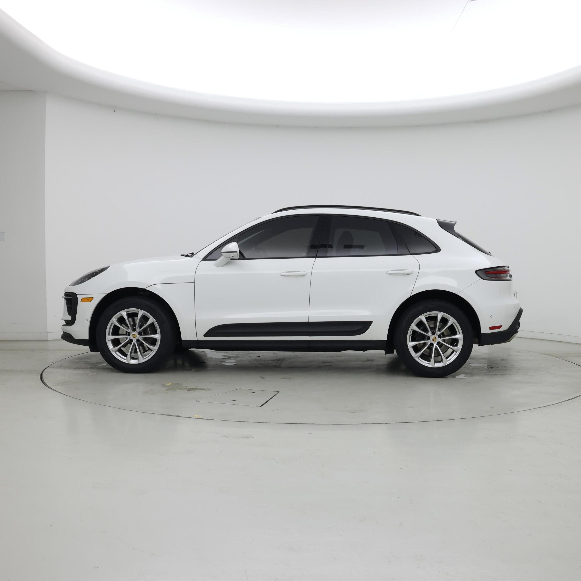Thumbnail: 2023 Porsche Macan - 3