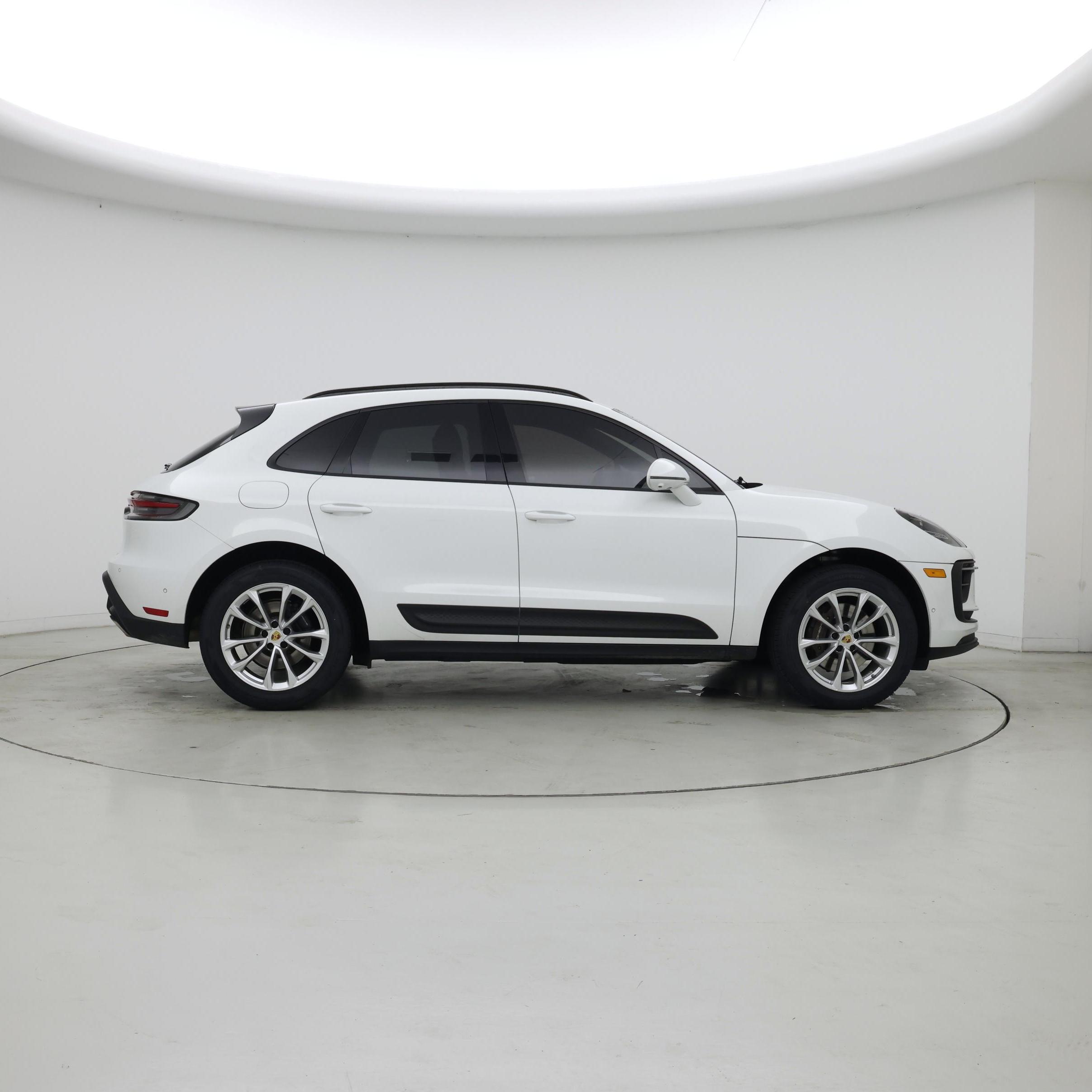 Thumbnail: 2023 Porsche Macan - 7