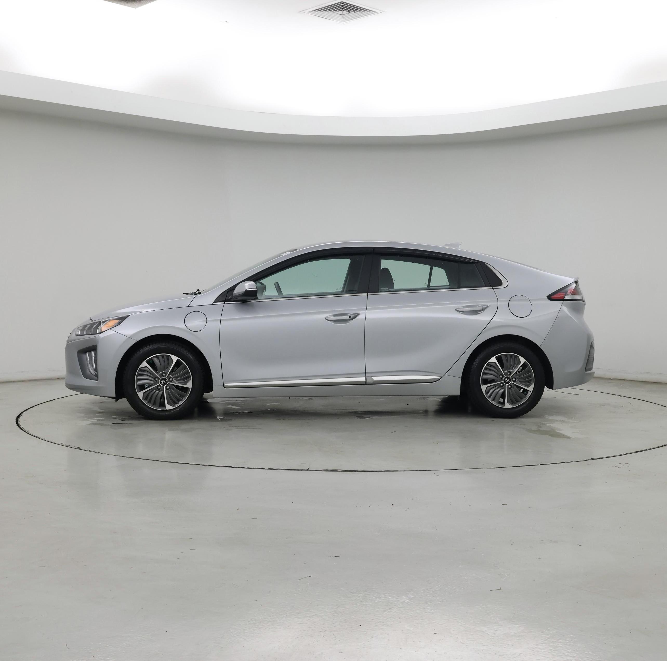 Thumbnail: 2021 Hyundai Ioniq - 3