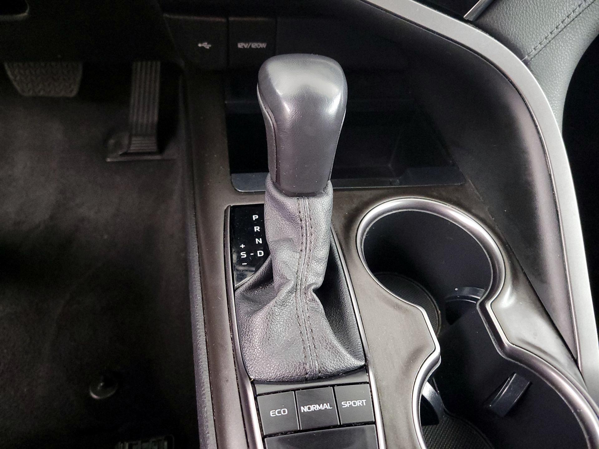 Thumbnail: 2022 Toyota Camry - 17