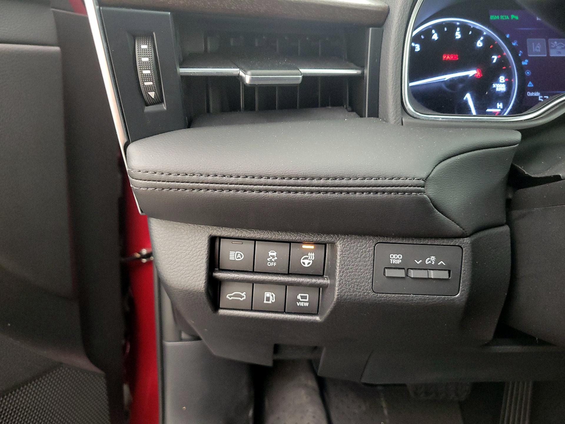 Thumbnail: 2022 Toyota Avalon - 13