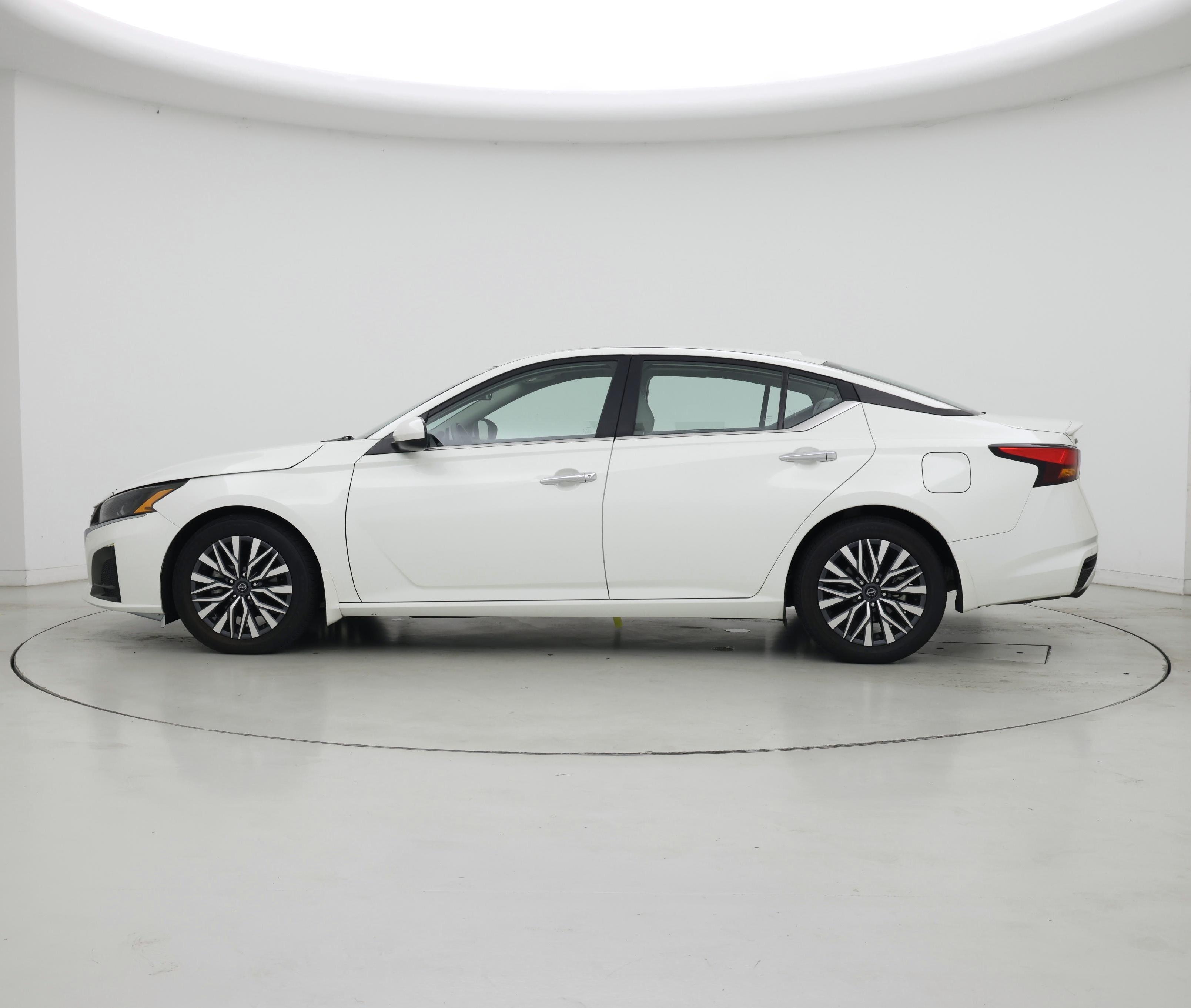 Thumbnail: 2023 Nissan Altima - 3