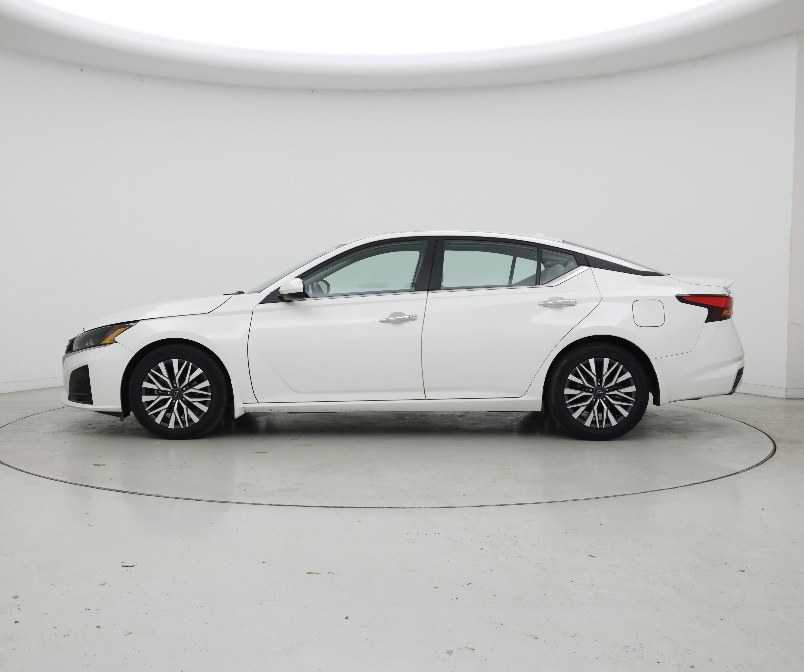 Thumbnail: 2023 Nissan Altima - 3