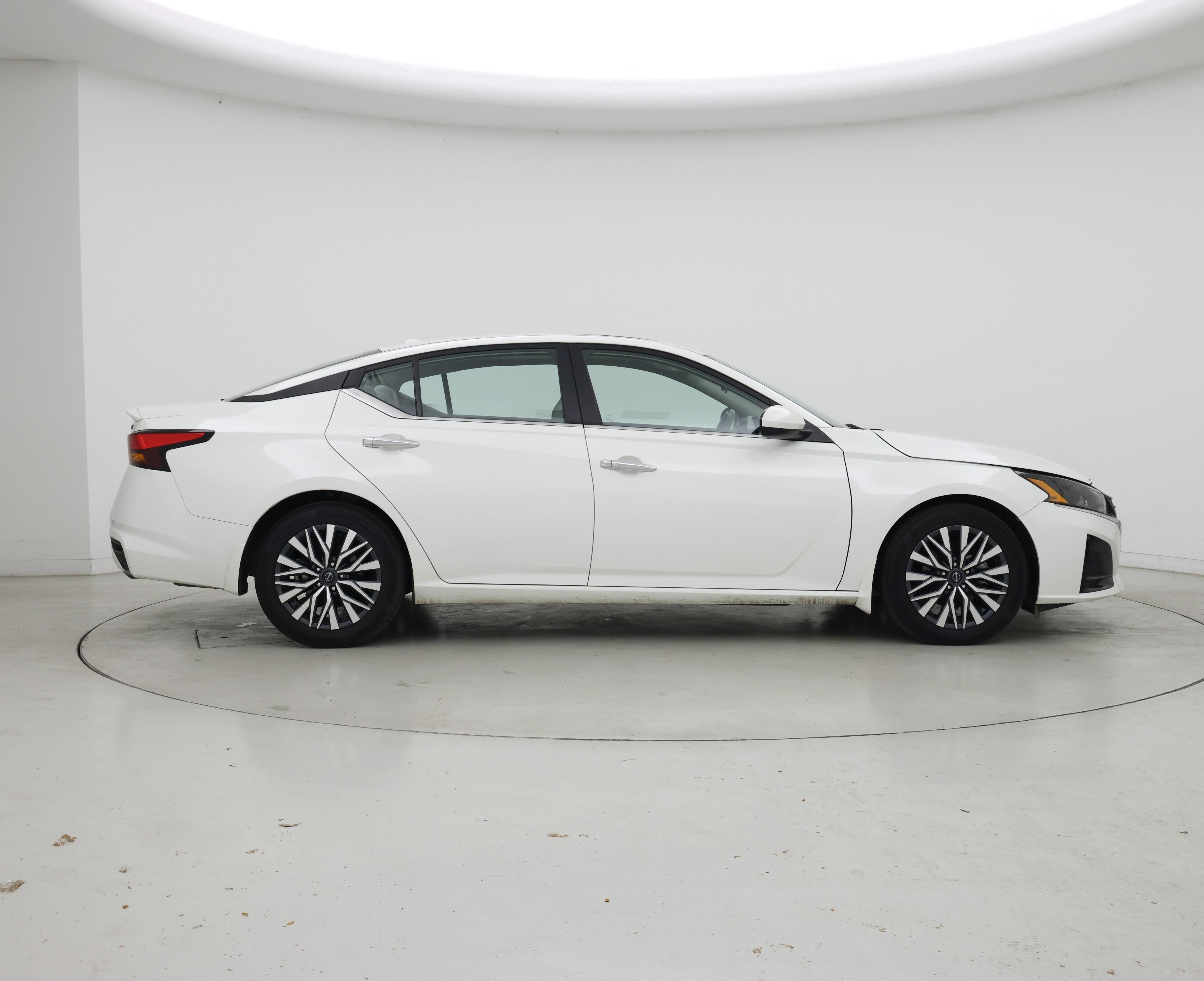 Thumbnail: 2023 Nissan Altima - 7