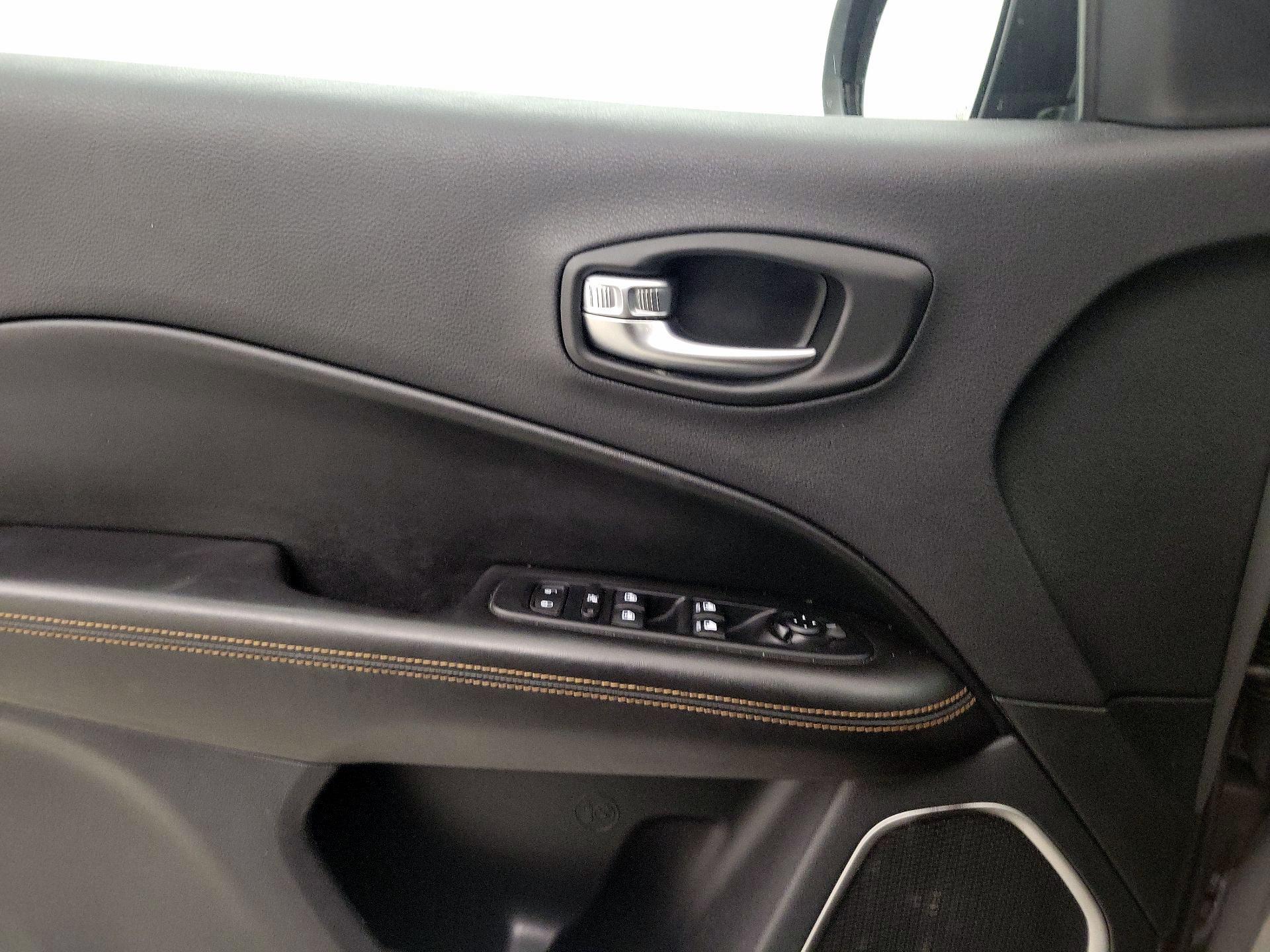 Thumbnail: 2020 Jeep Compass - 12