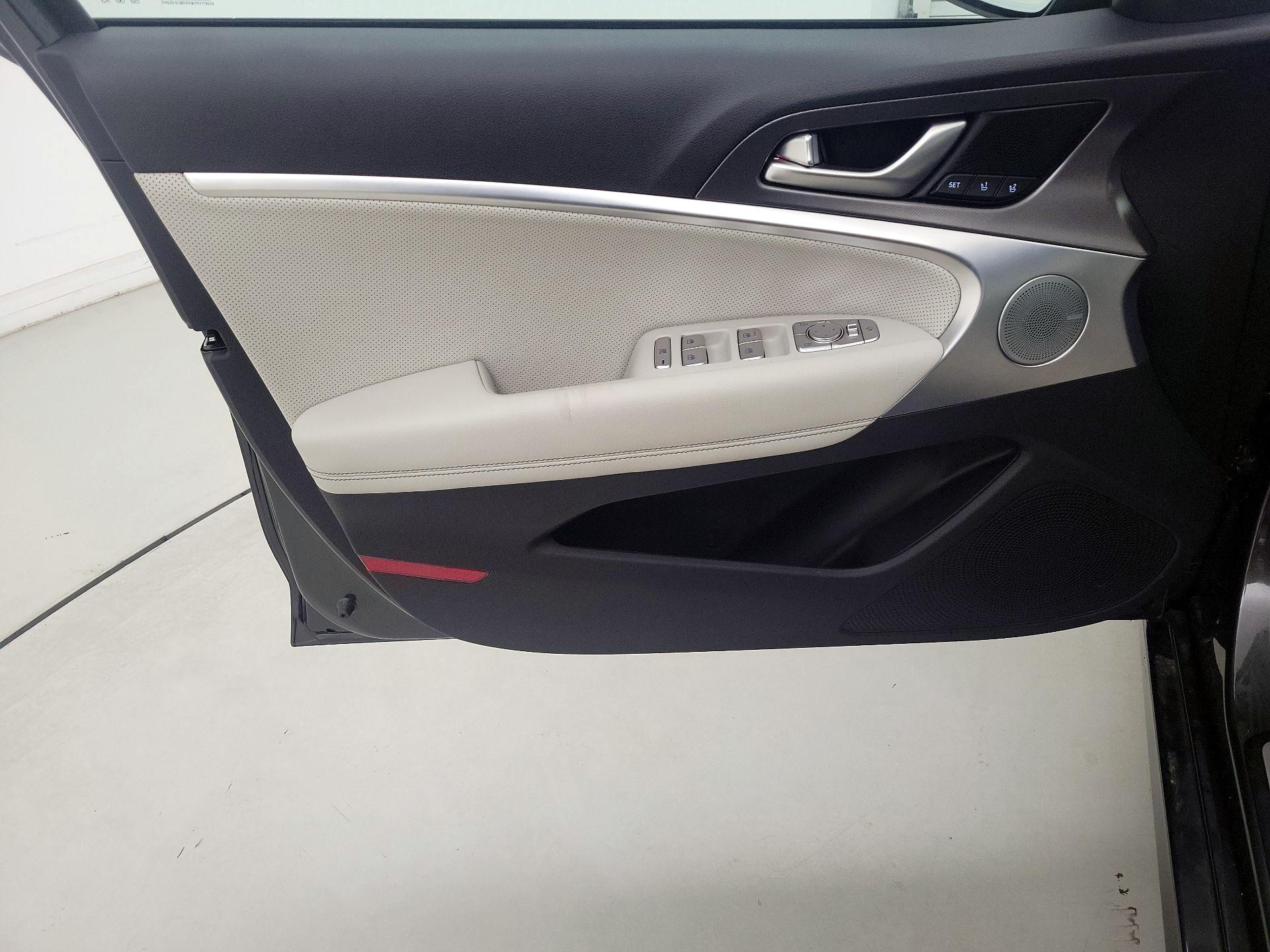 Thumbnail: 2024 Genesis G70 - 12