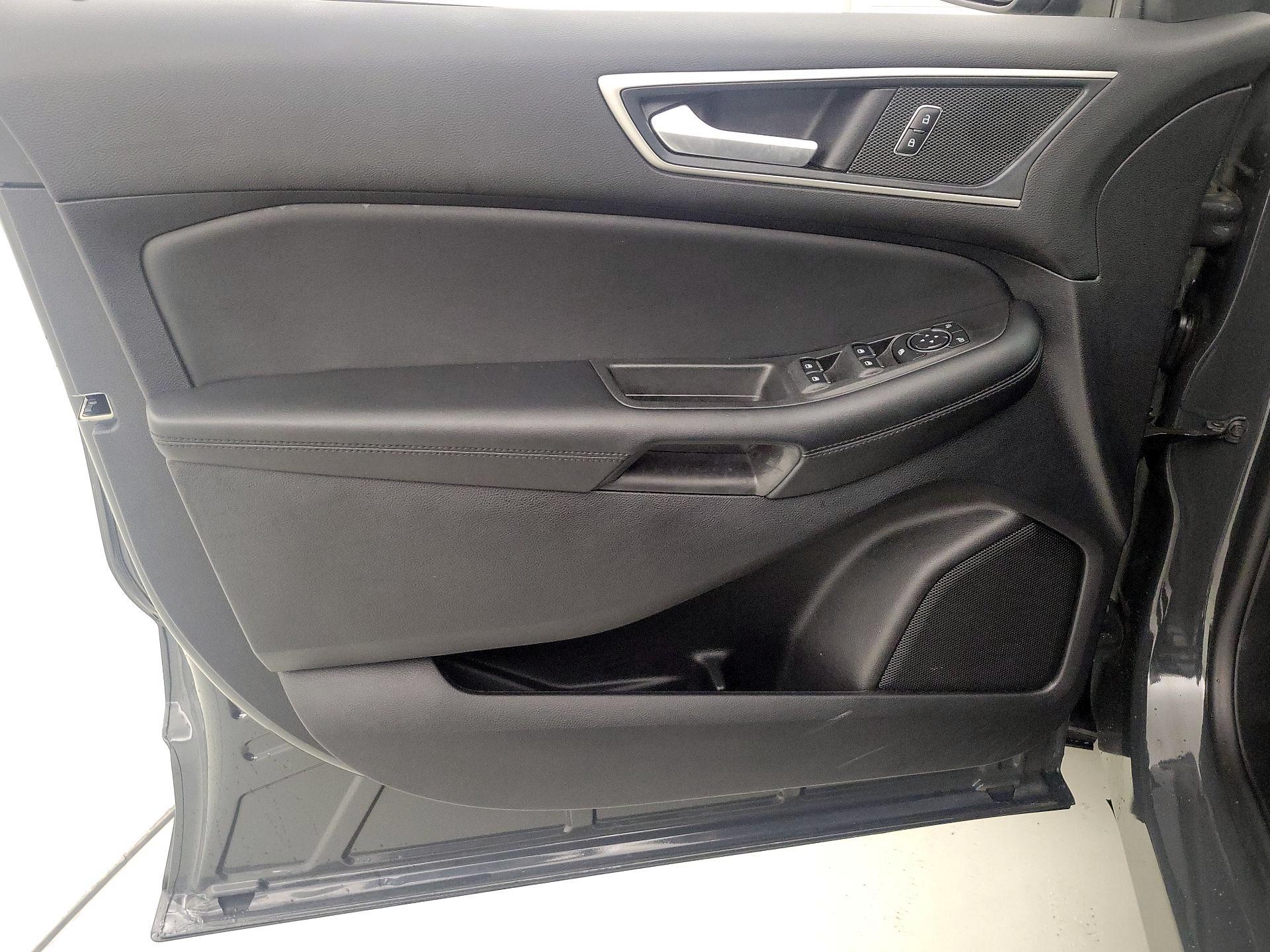 Thumbnail: 2021 Ford Edge - 12