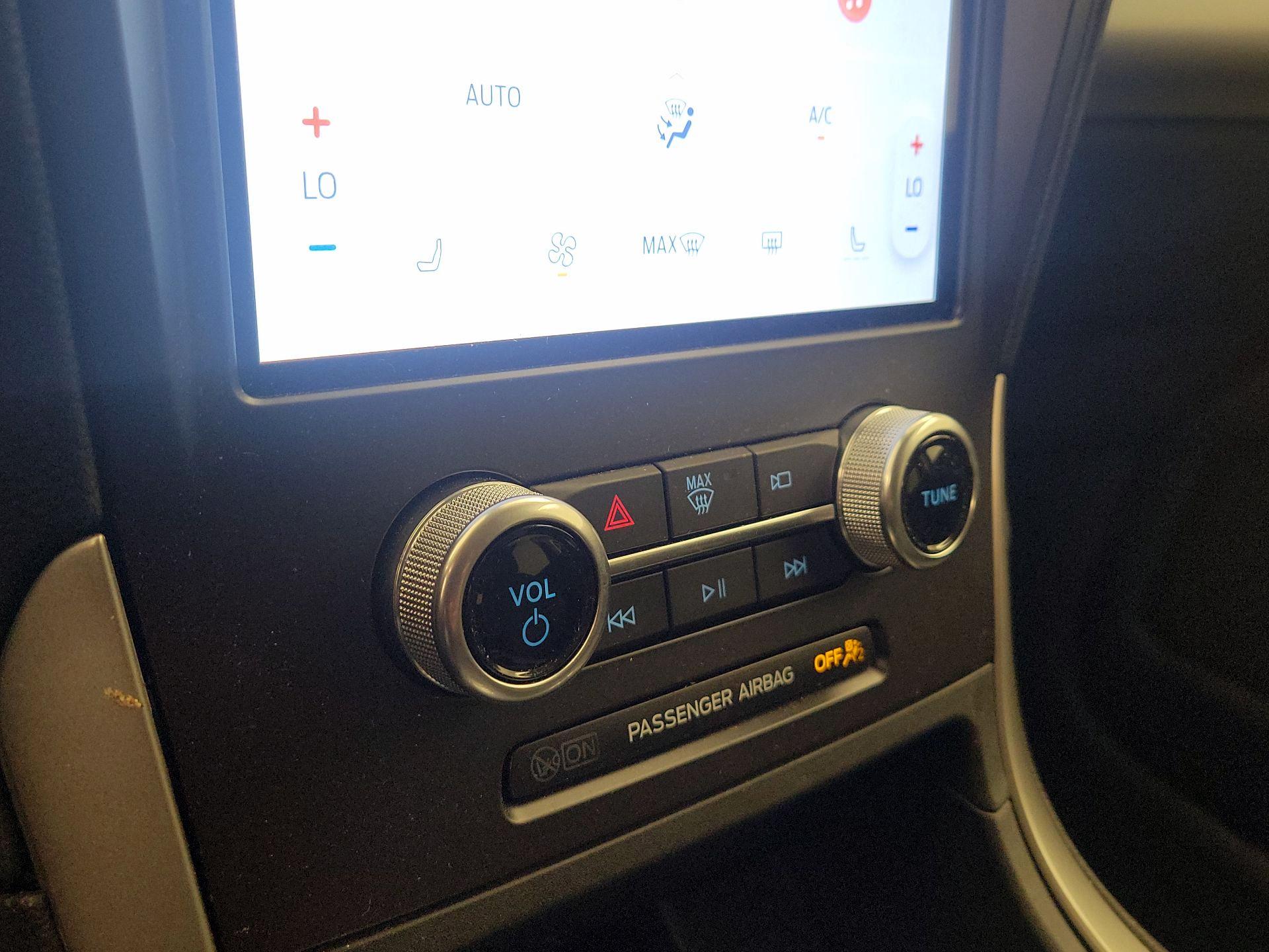 Thumbnail: 2021 Ford Edge - 16