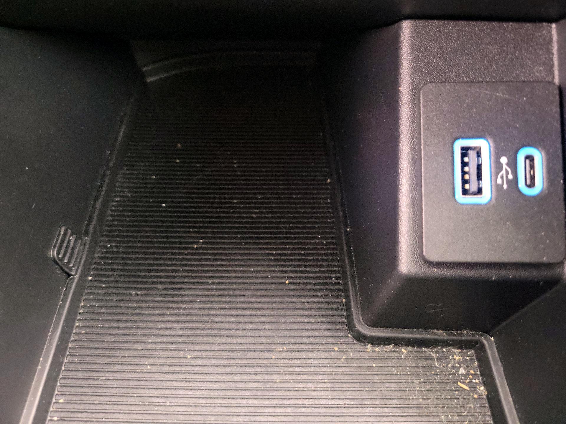 Thumbnail: 2021 Ford Edge - 18