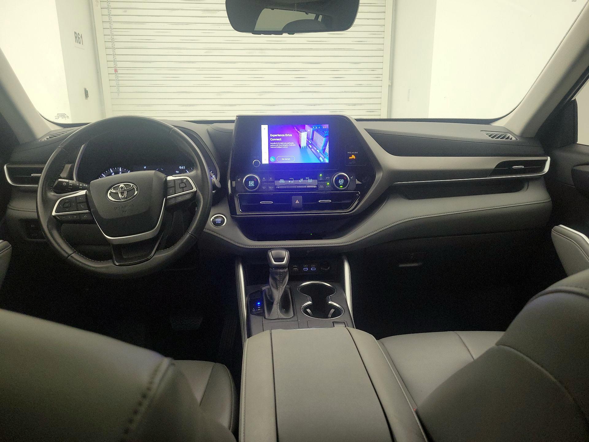 Thumbnail: 2023 Toyota Highlander - 9