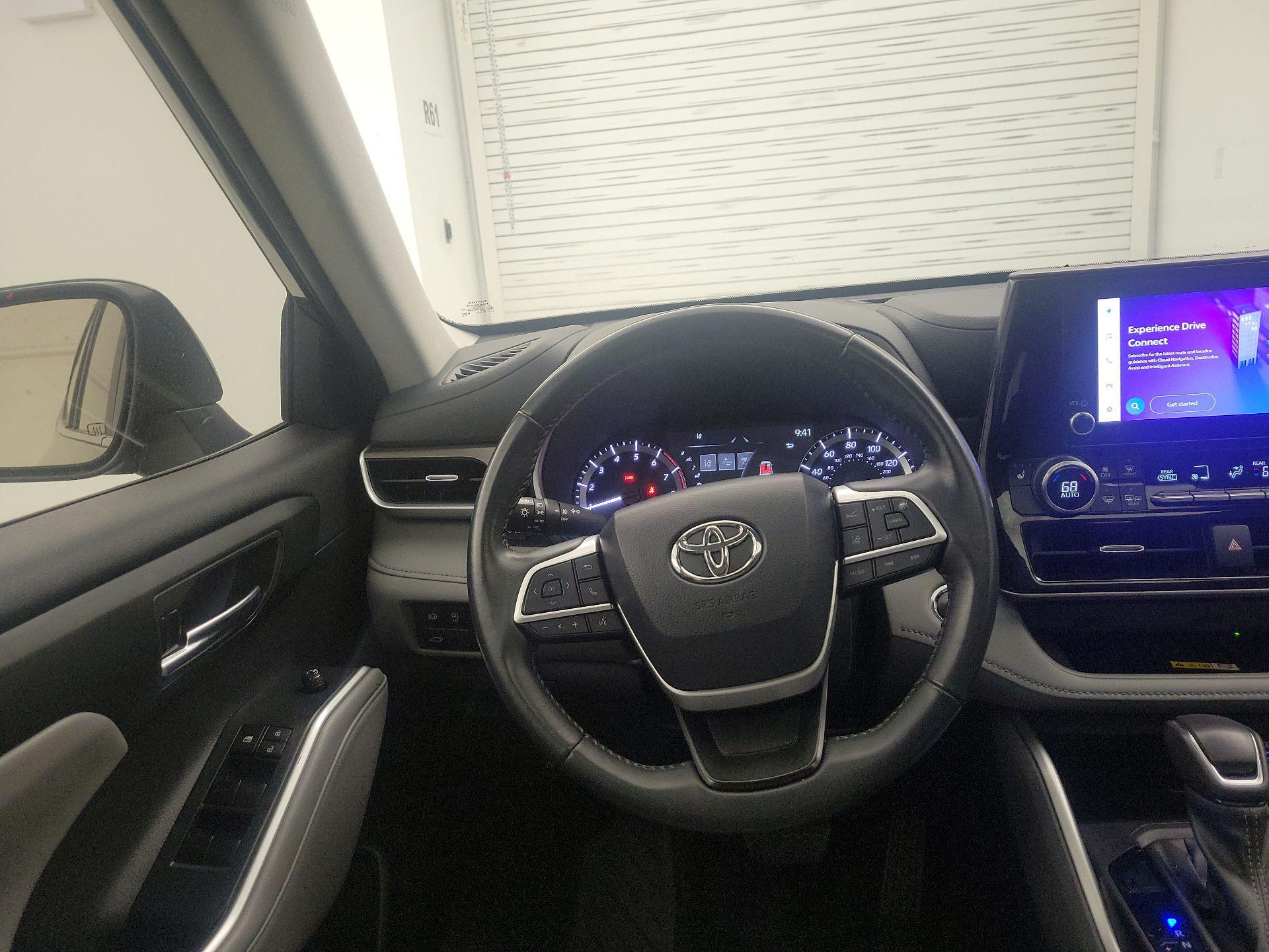 Thumbnail: 2023 Toyota Highlander - 10