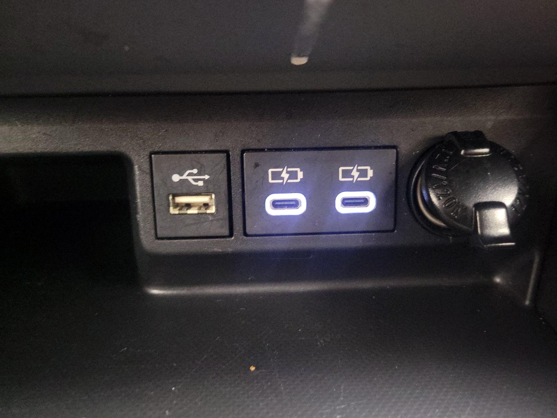 Thumbnail: 2023 Toyota Highlander - 18