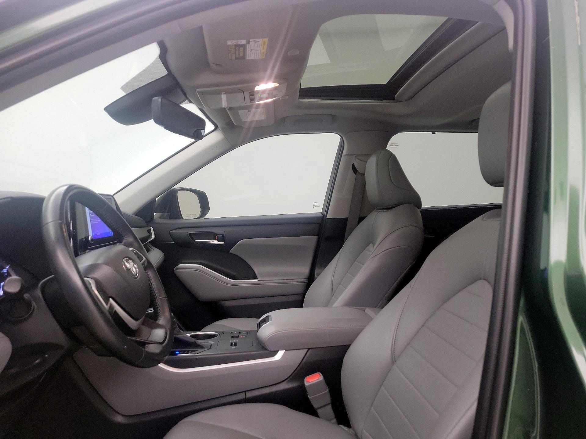 Thumbnail: 2023 Toyota Highlander - 19