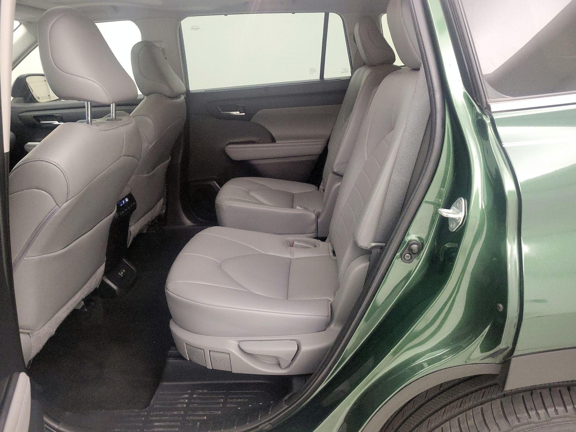 Thumbnail: 2023 Toyota Highlander - 20