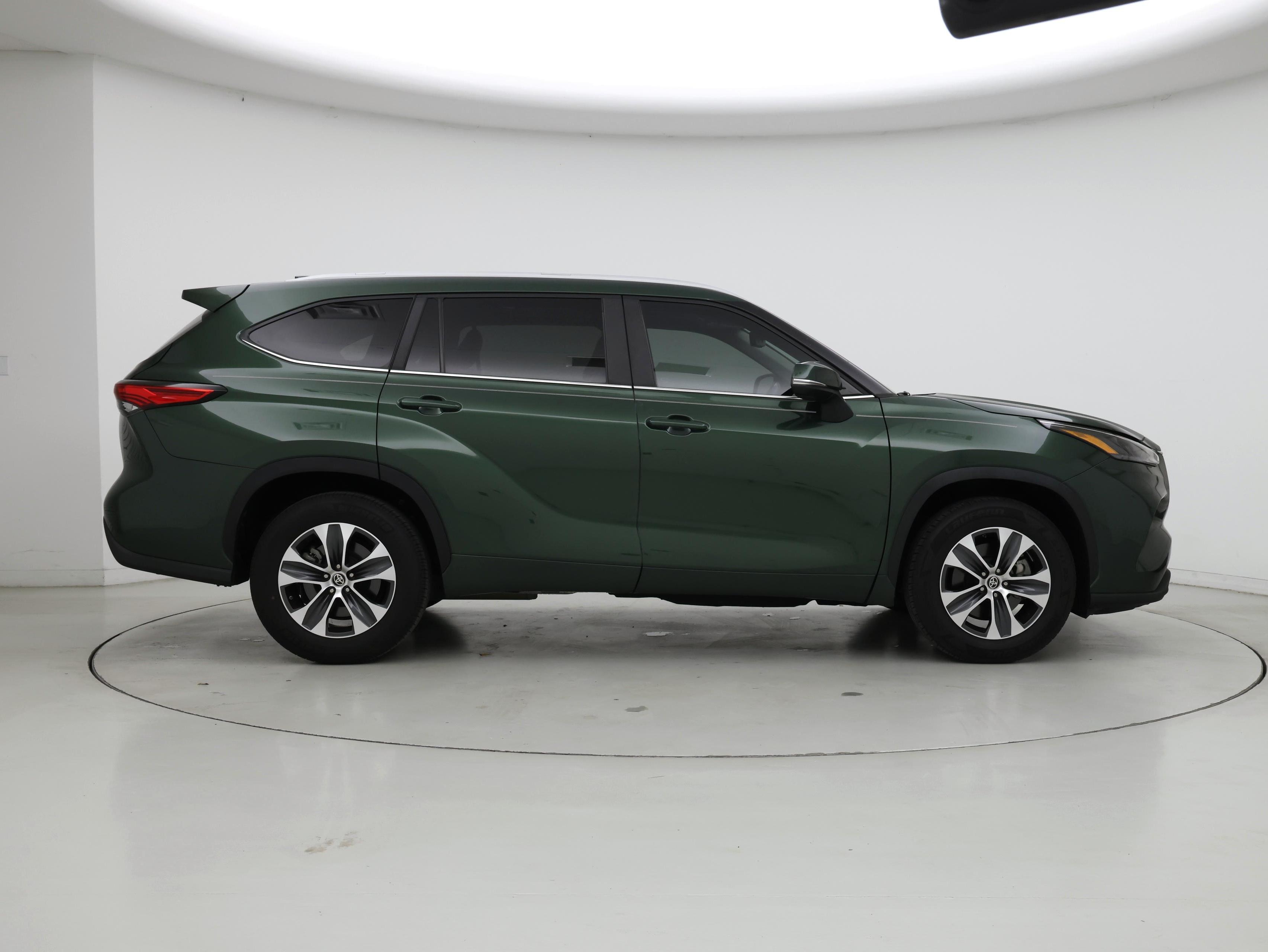 Thumbnail: 2023 Toyota Highlander - 7