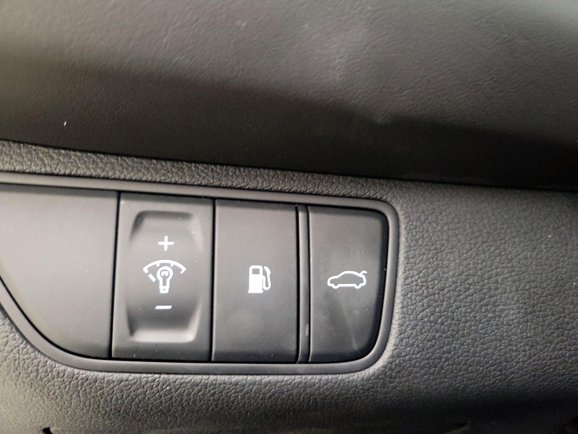 Thumbnail: 2023 Genesis G70 - 13