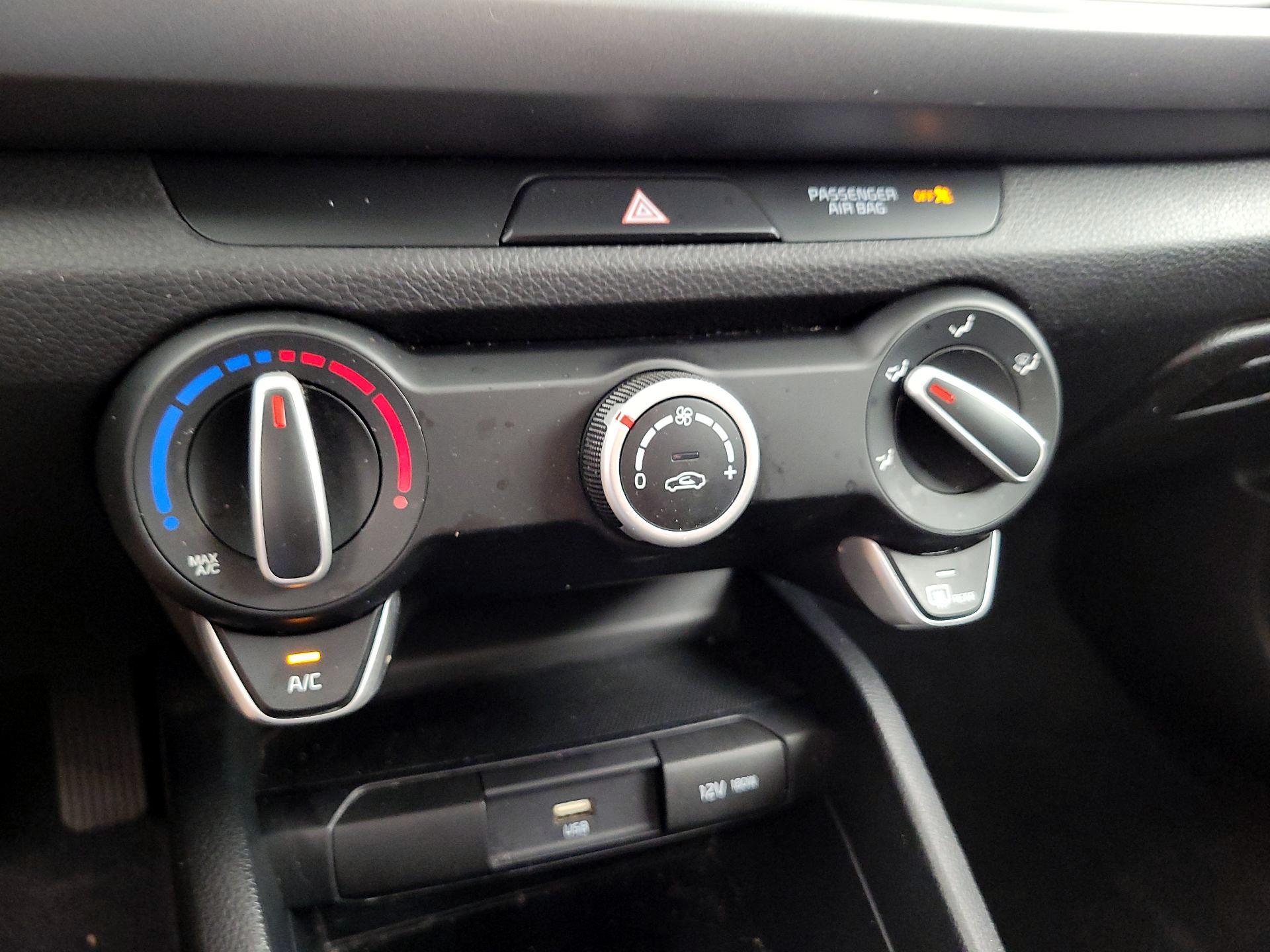 Thumbnail: 2023 Kia Rio - 16