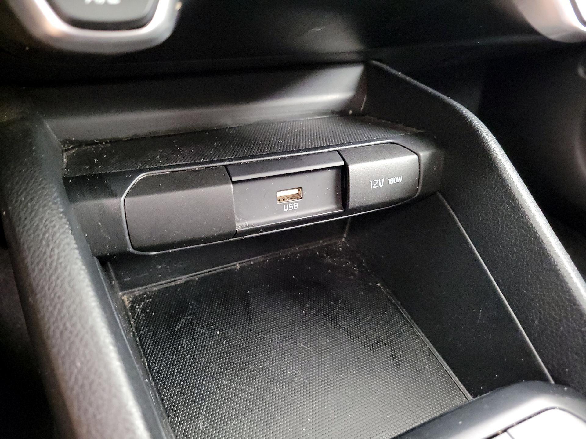 Thumbnail: 2023 Kia Rio - 18