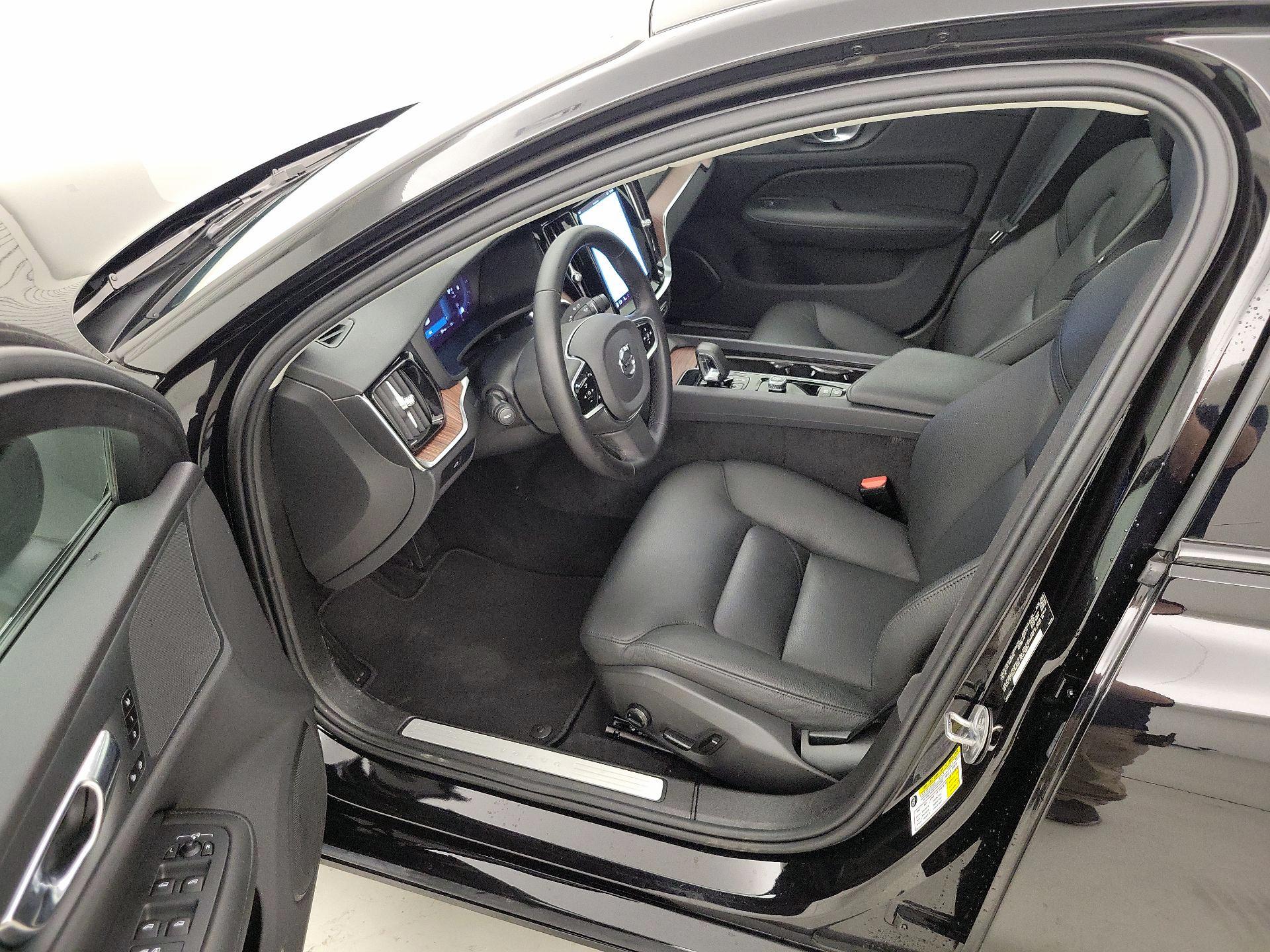 Thumbnail: 2024 Volvo S60 - 11