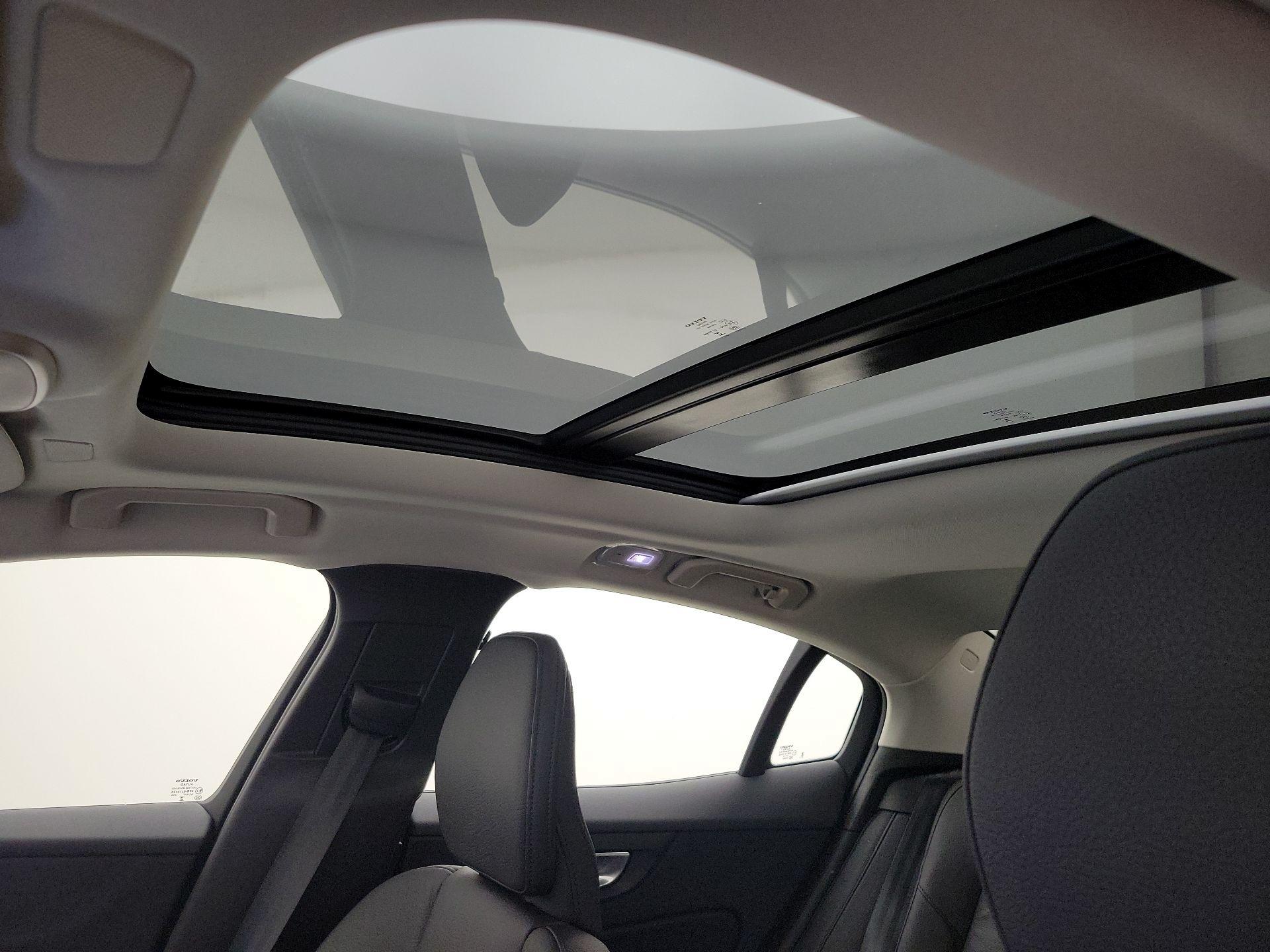 Thumbnail: 2024 Volvo S60 - 20