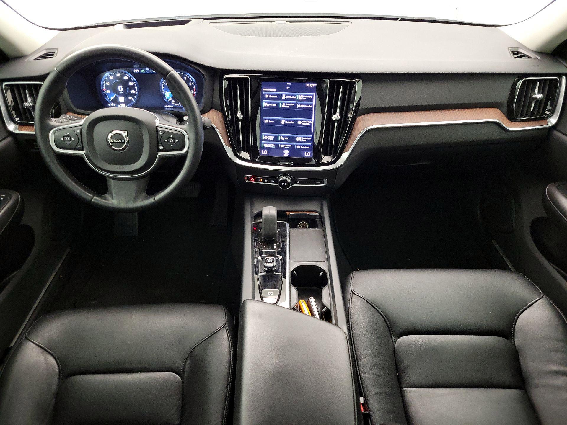 Thumbnail: 2022 Volvo S60 - 9