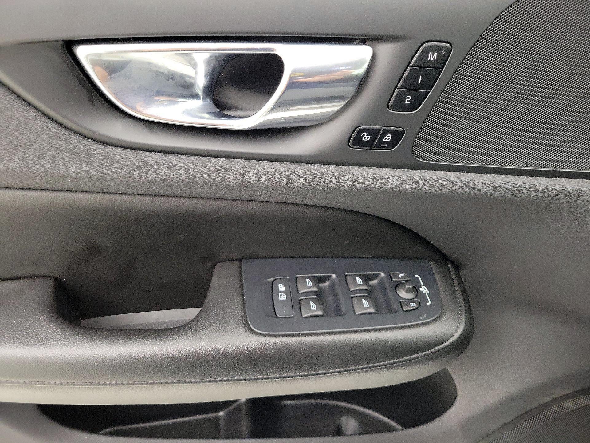 Thumbnail: 2022 Volvo S60 - 12