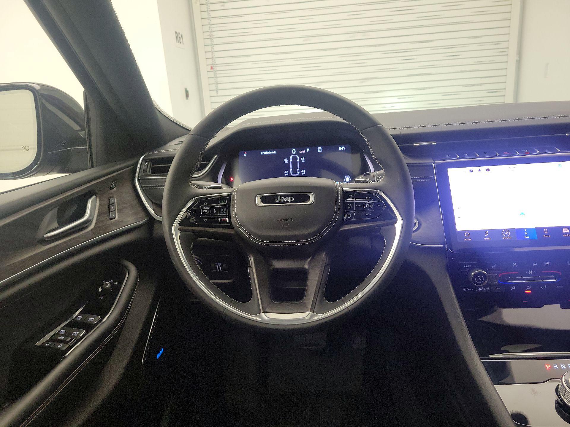 Thumbnail: 2023 Jeep Grand Cherokee L - 10