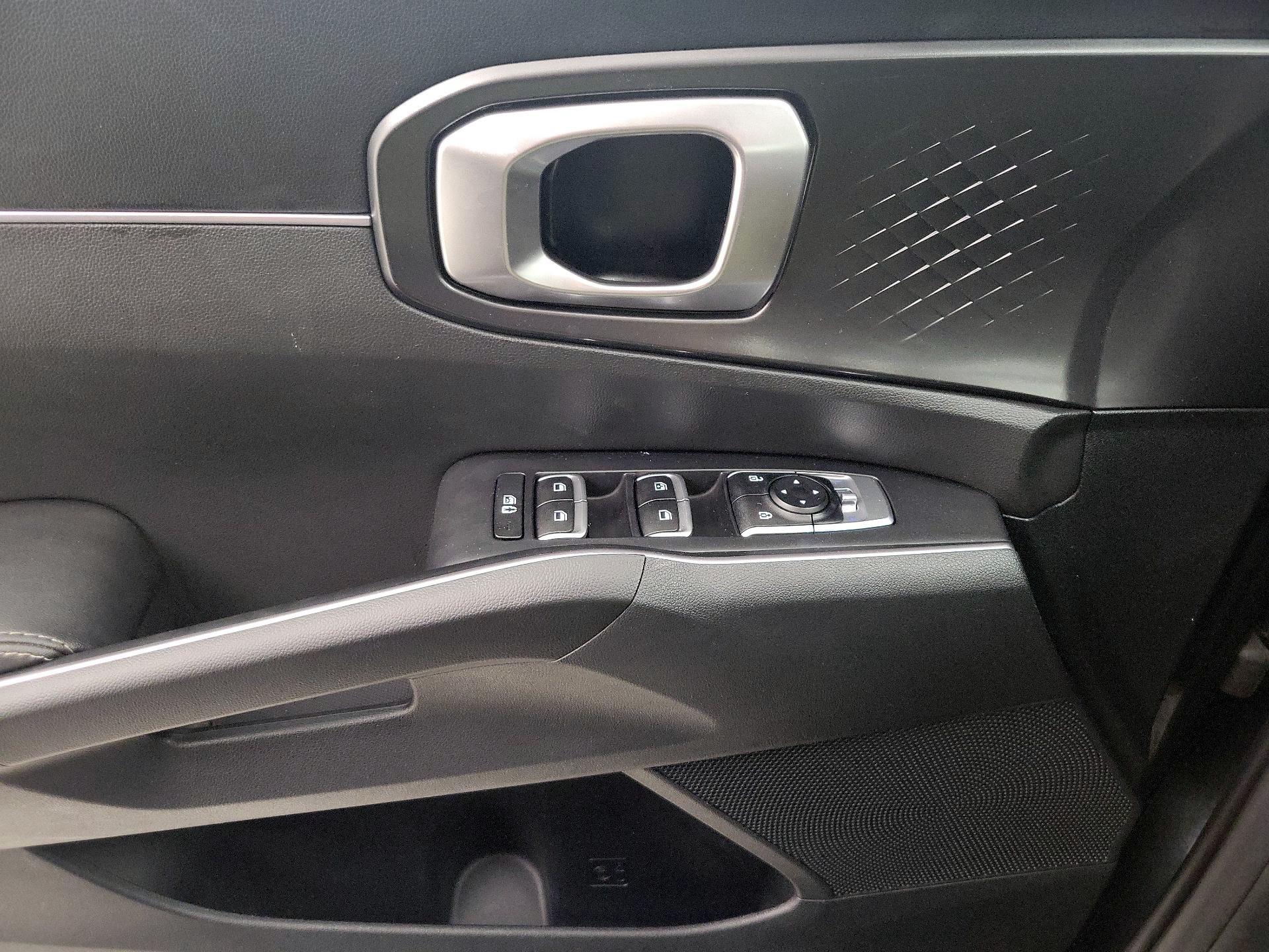 Thumbnail: 2023 Kia Sorento - 12