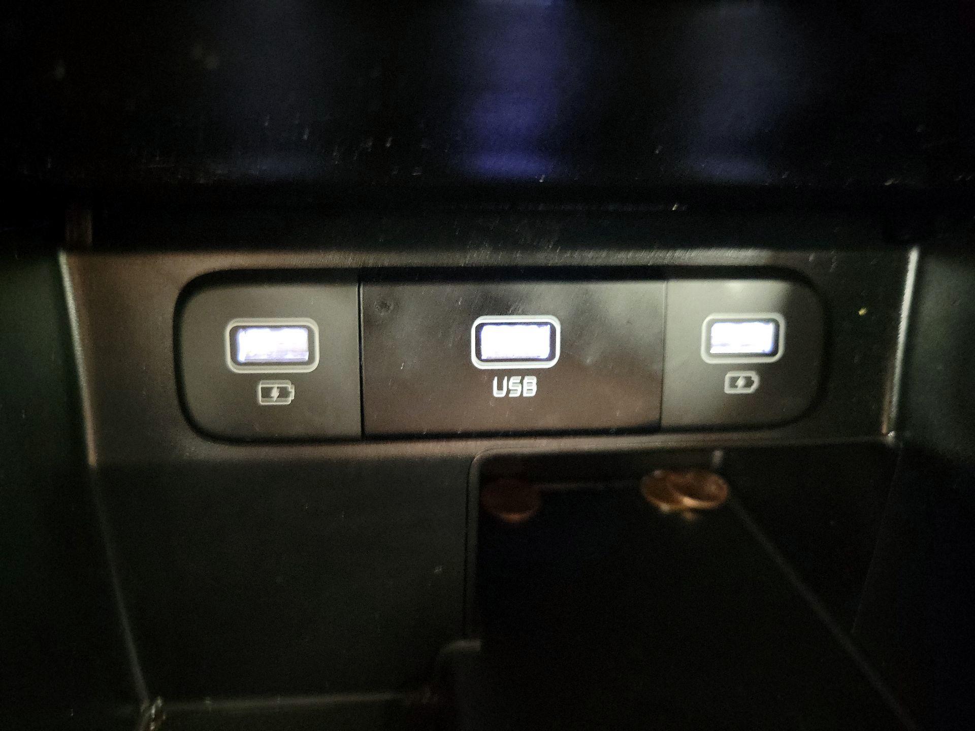 Thumbnail: 2023 Kia Sorento - 18