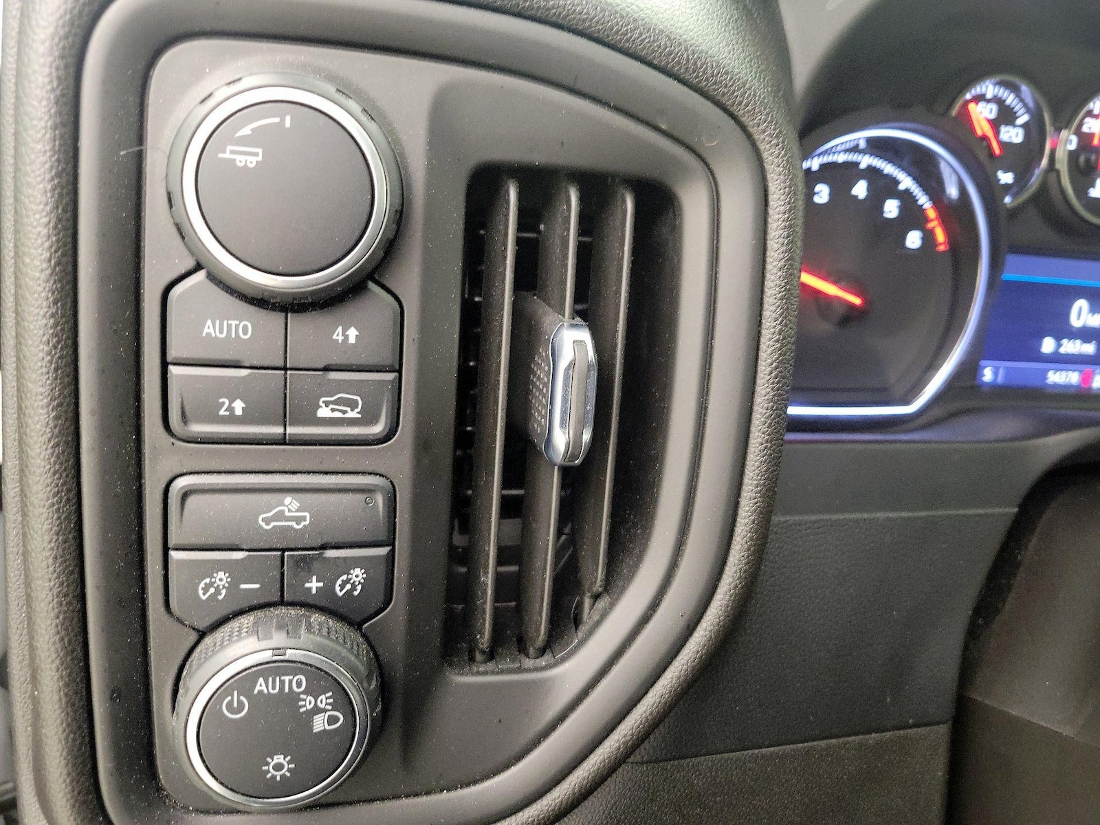 2022 Chevrolet Silverado 1500 Limited Custom - Photo 14