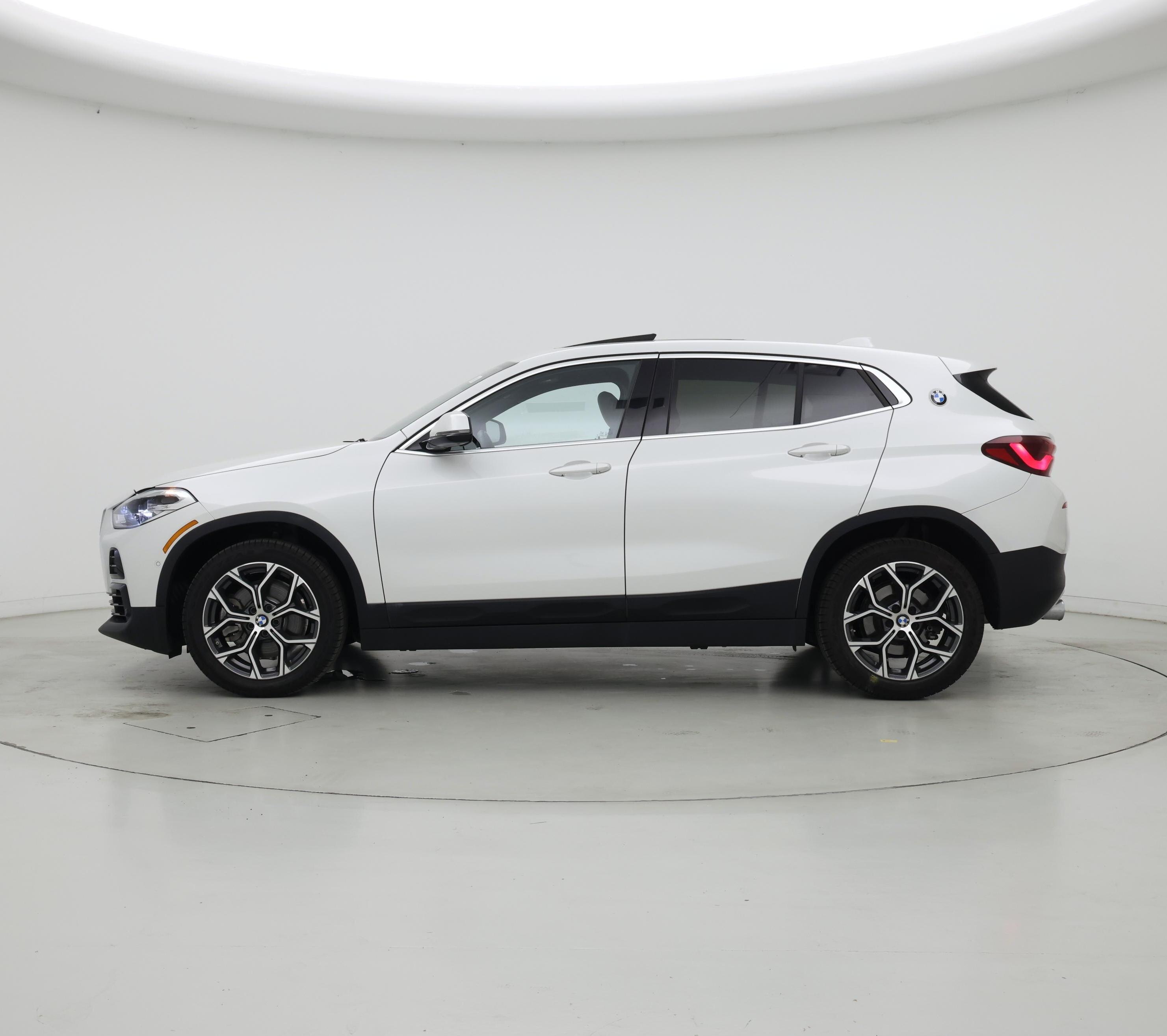 Thumbnail: 2023 BMW X2 - 3