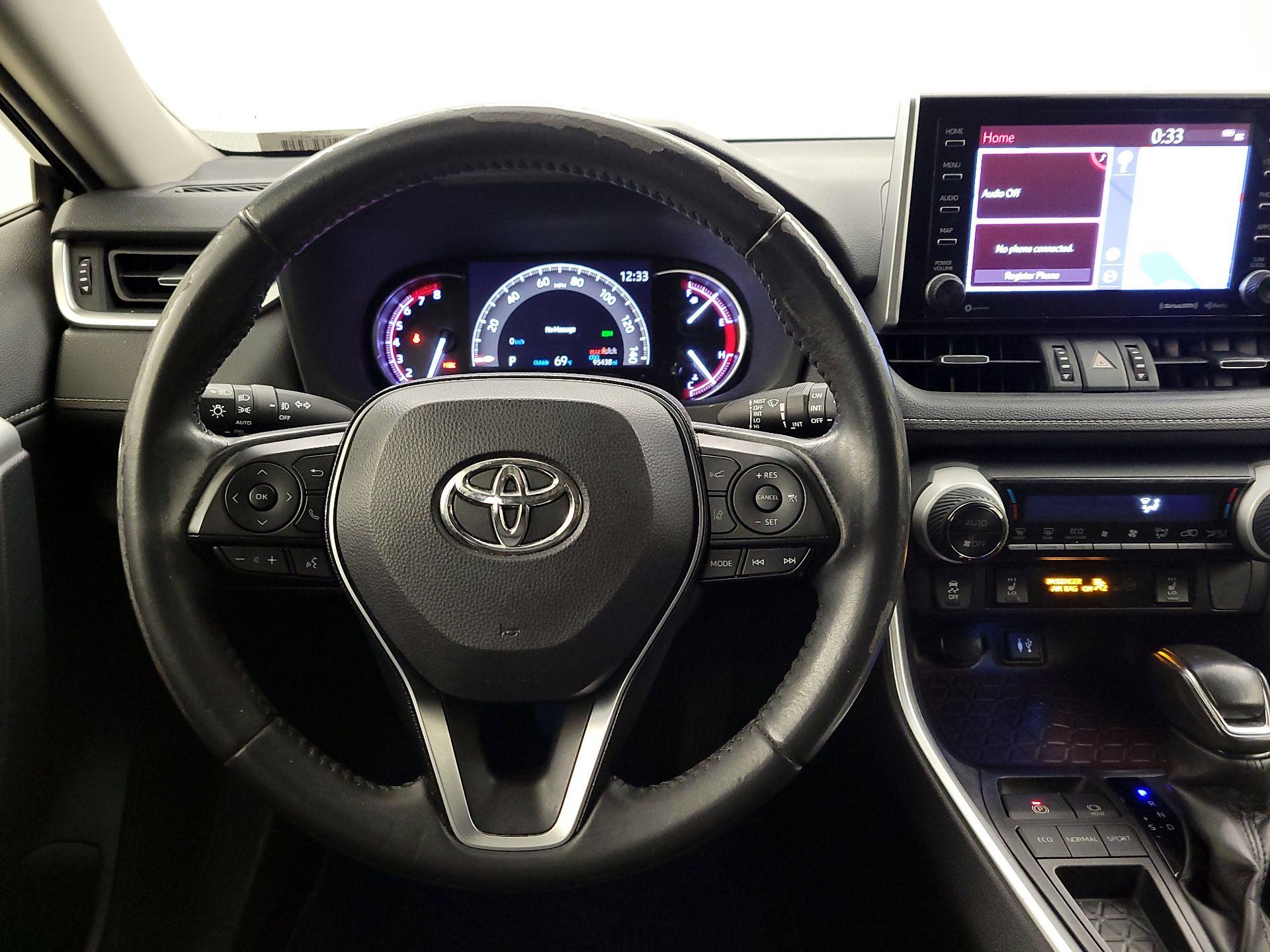 Thumbnail: 2019 Toyota RAV4 - 10