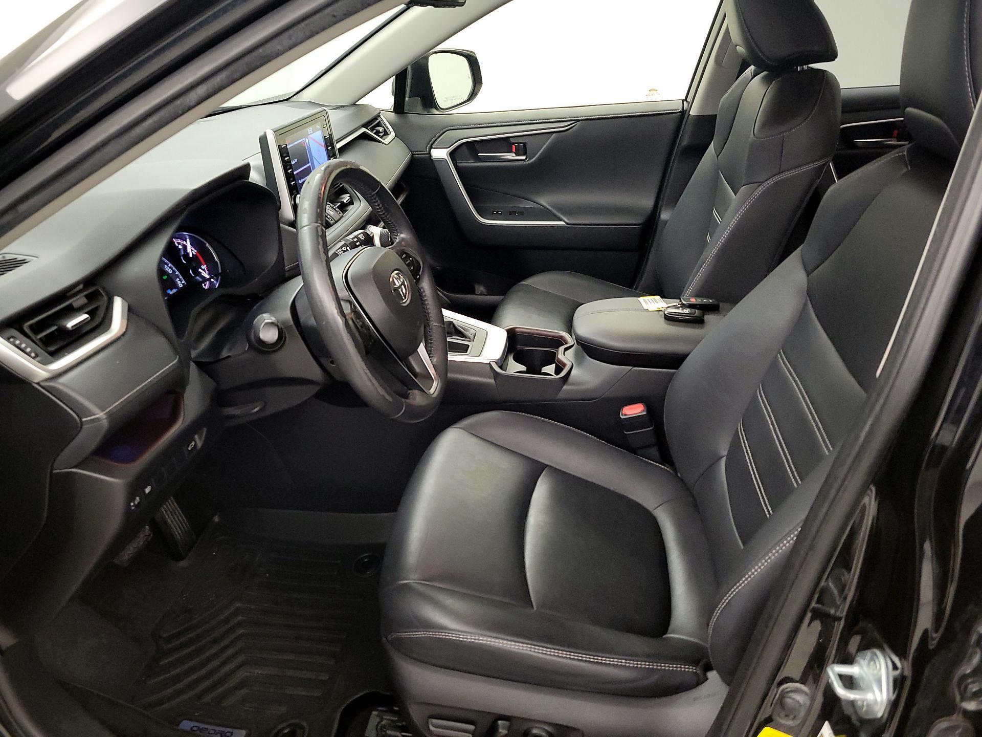 Thumbnail: 2019 Toyota RAV4 - 11