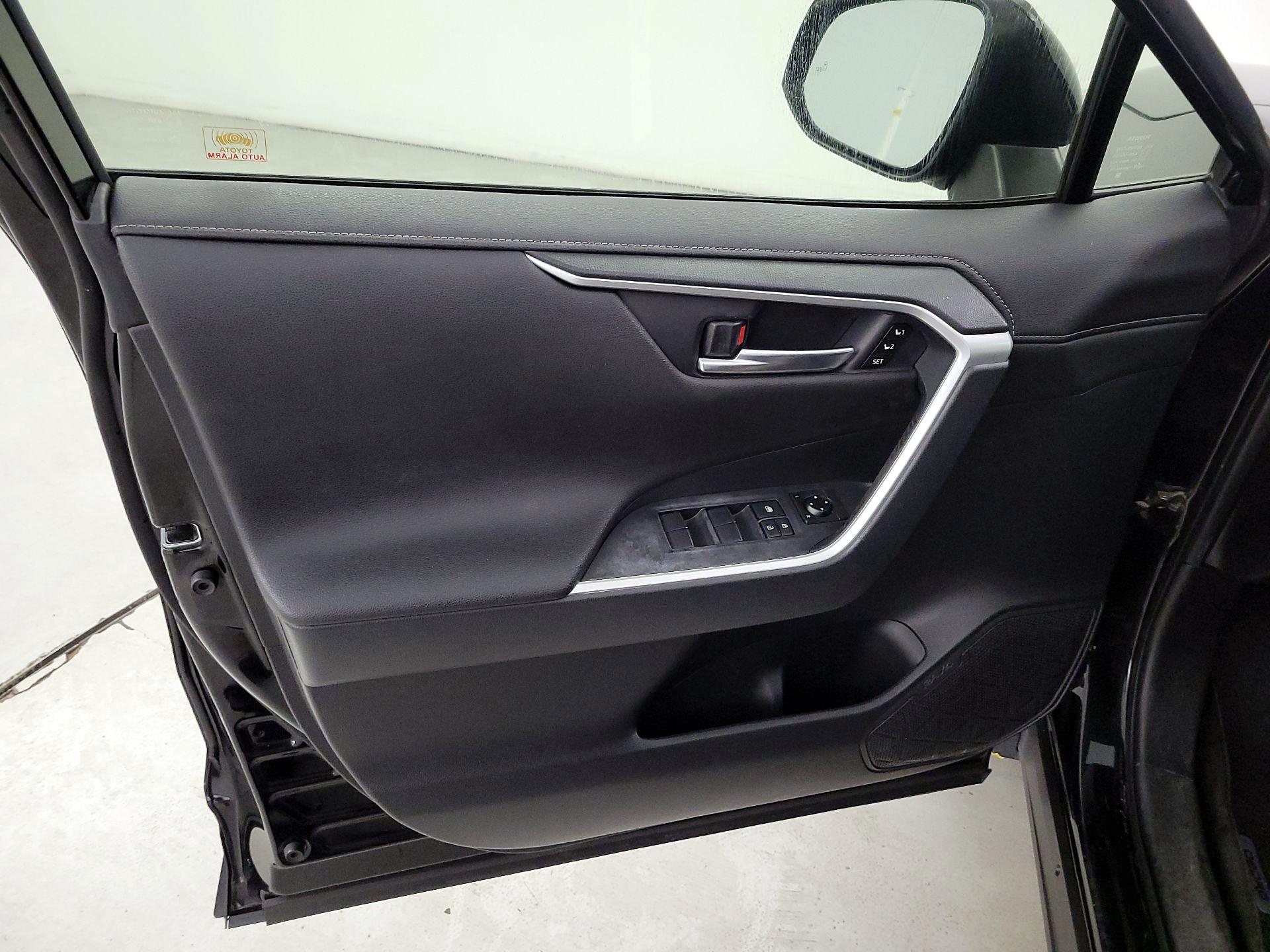 Thumbnail: 2019 Toyota RAV4 - 12